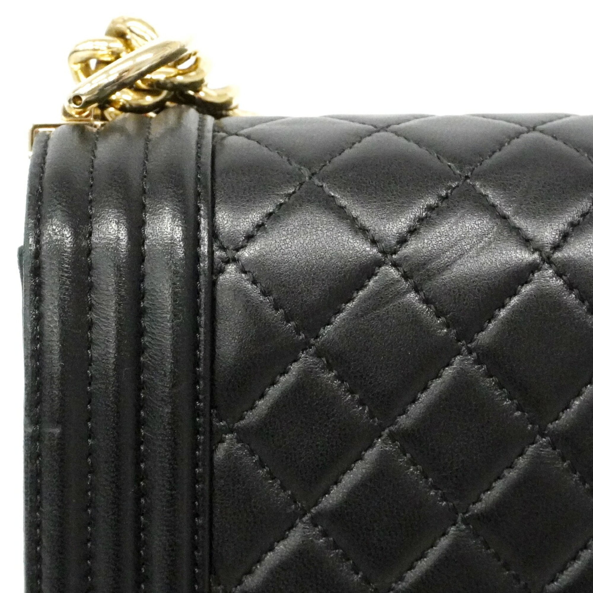 Chanel Black Leather Shoulder Bag (Pre-Owned)