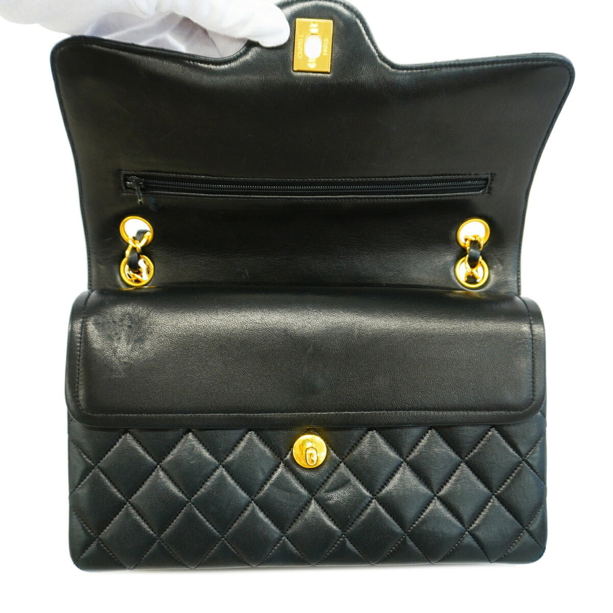 Chanel Black Leather Shoulder Bag (Pre-Owned)