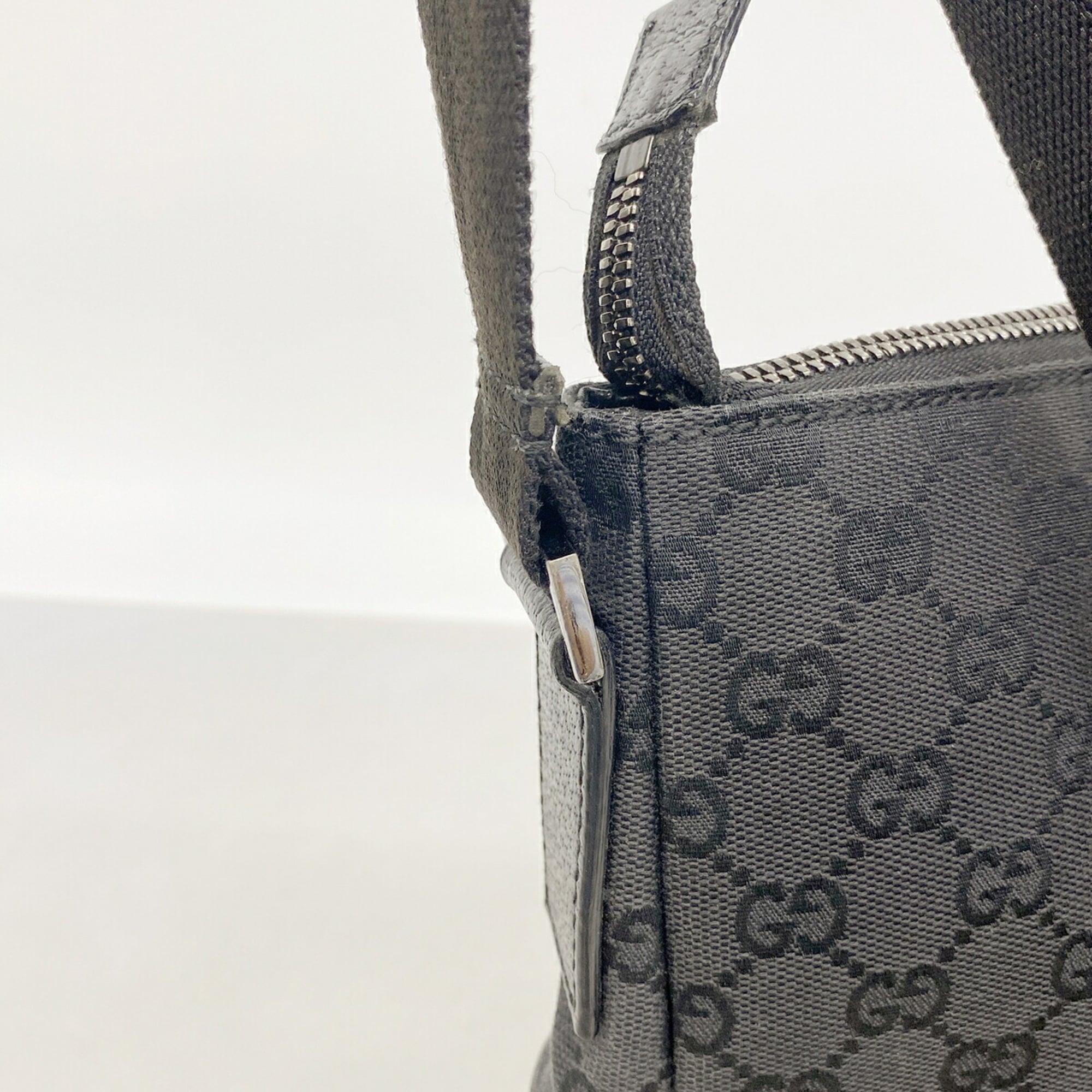 Gucci Black Canvas Shoulder Bag (Pre-Owned)