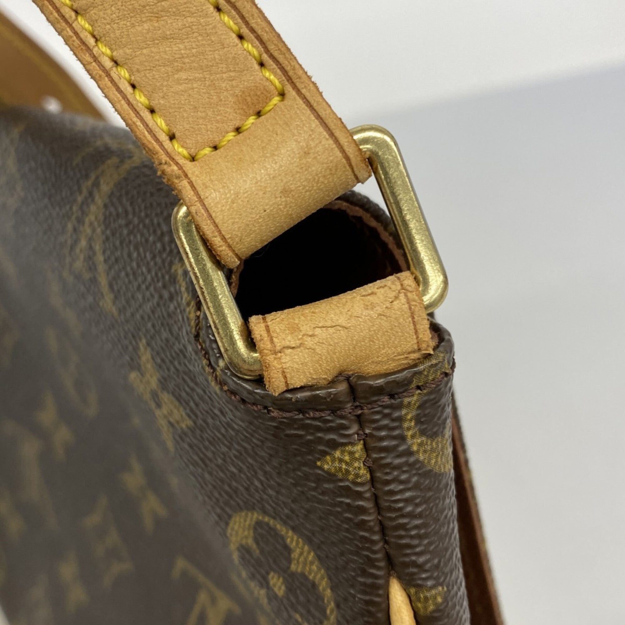 Louis Vuitton Brown Shoulder Bag (Pre-Owned)