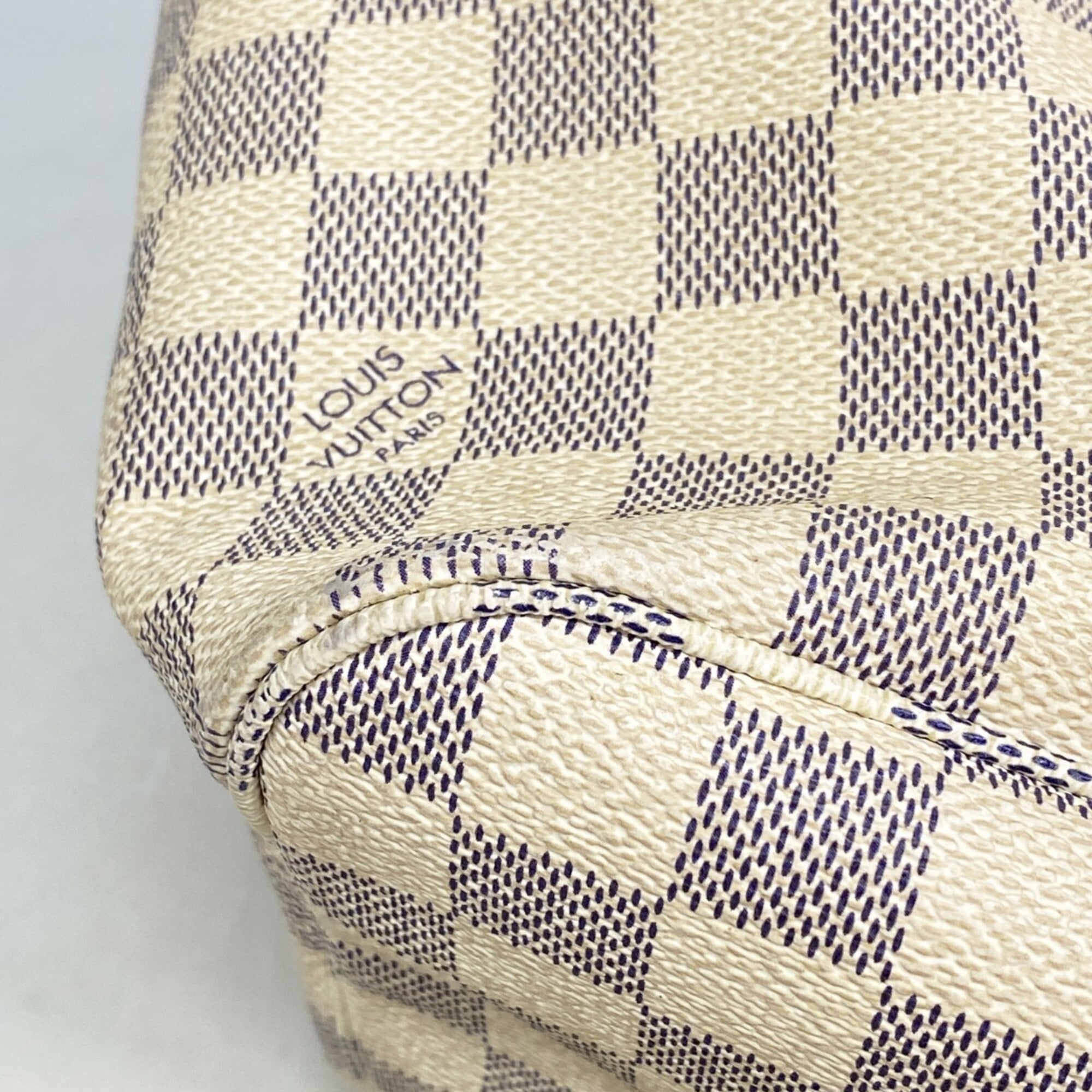 Louis Vuitton White Tote Bag (Pre-Owned)