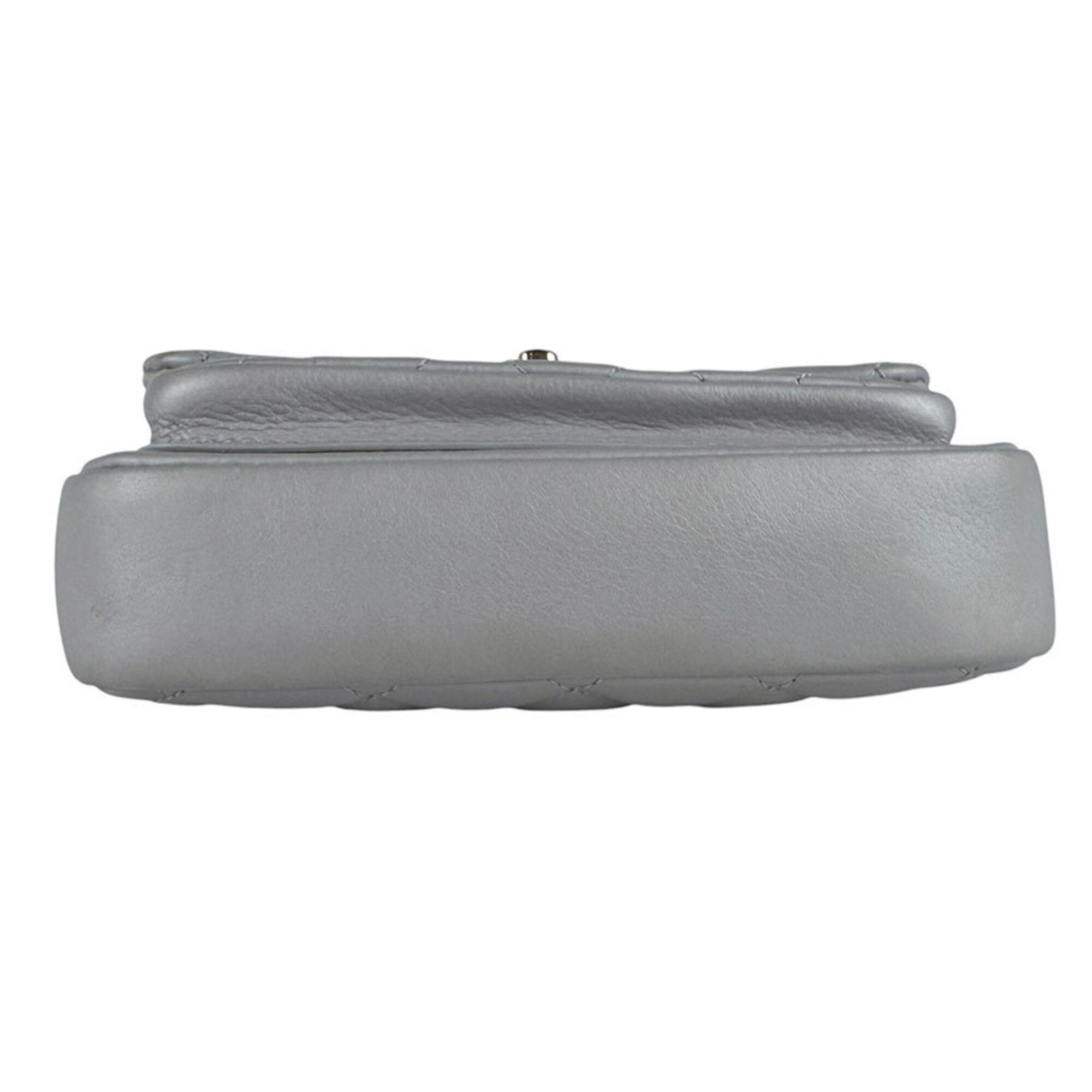 Chanel Gray Leather Shoulder Bag (Pre-Owned)