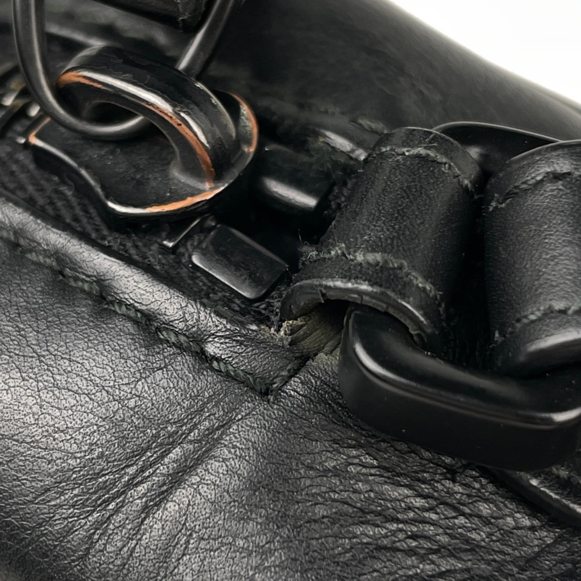 Bottega Veneta Black Leather Pouch Shoulder Bag (Pre-Owned)