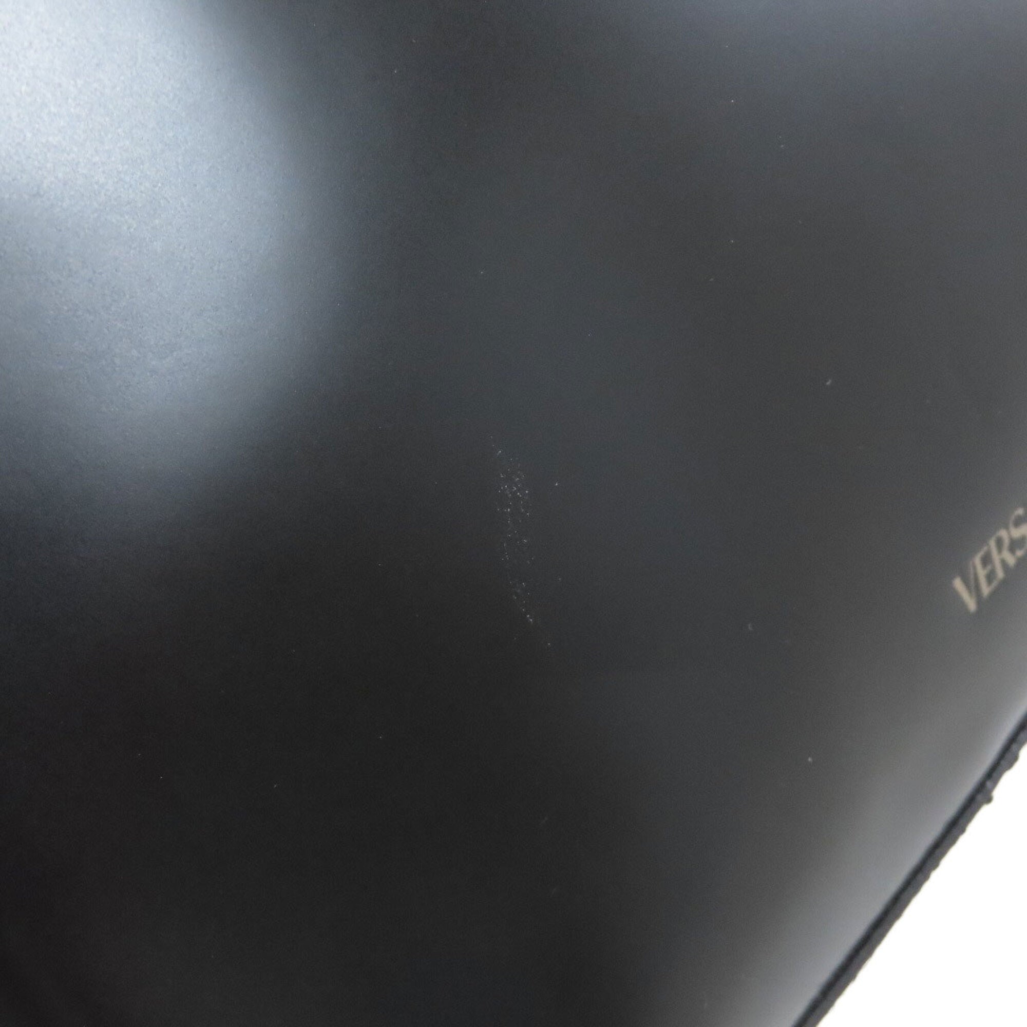 Versace Black Leather Shoulder Bag (Pre-Owned)