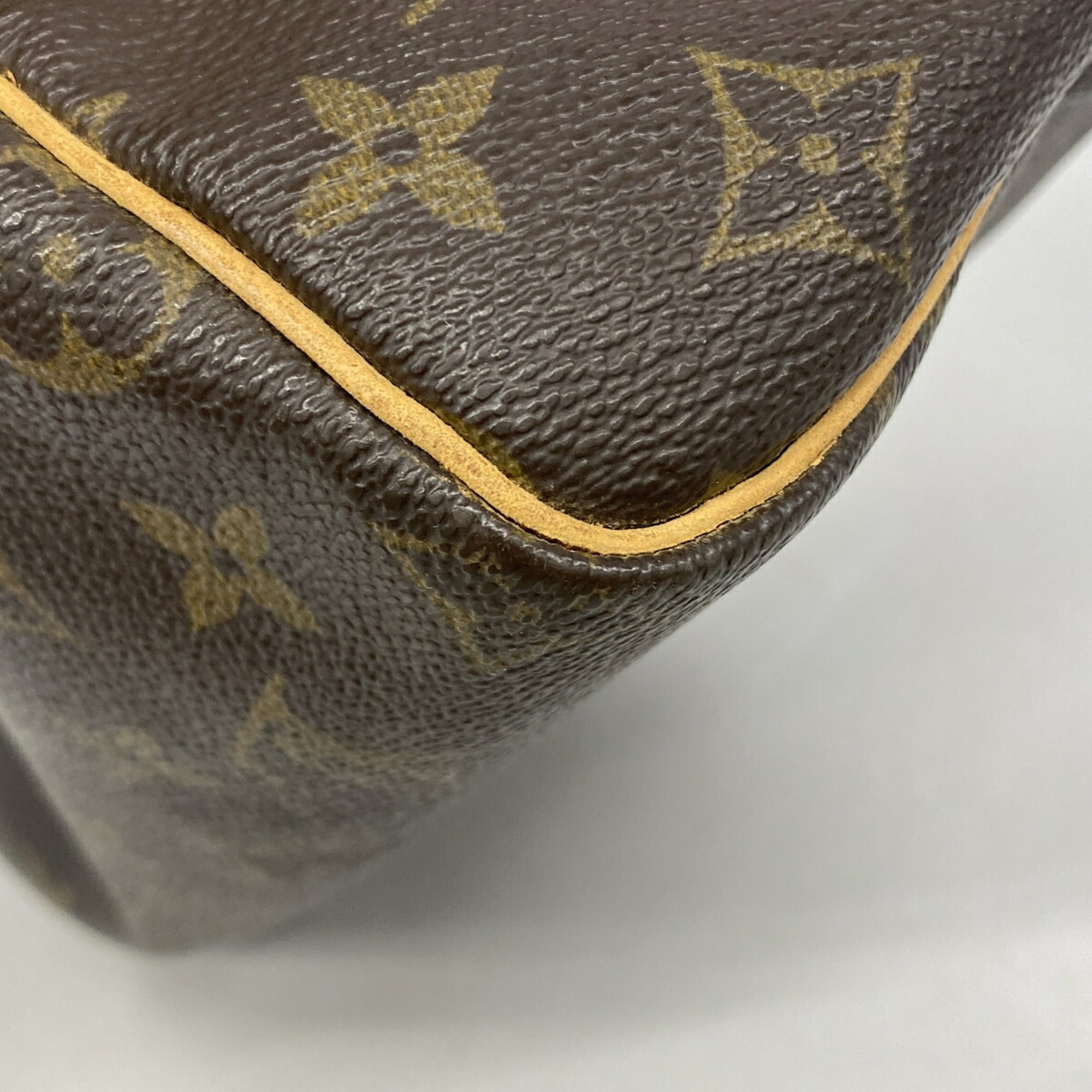 Louis Vuitton Brown Handbag (Pre-Owned)