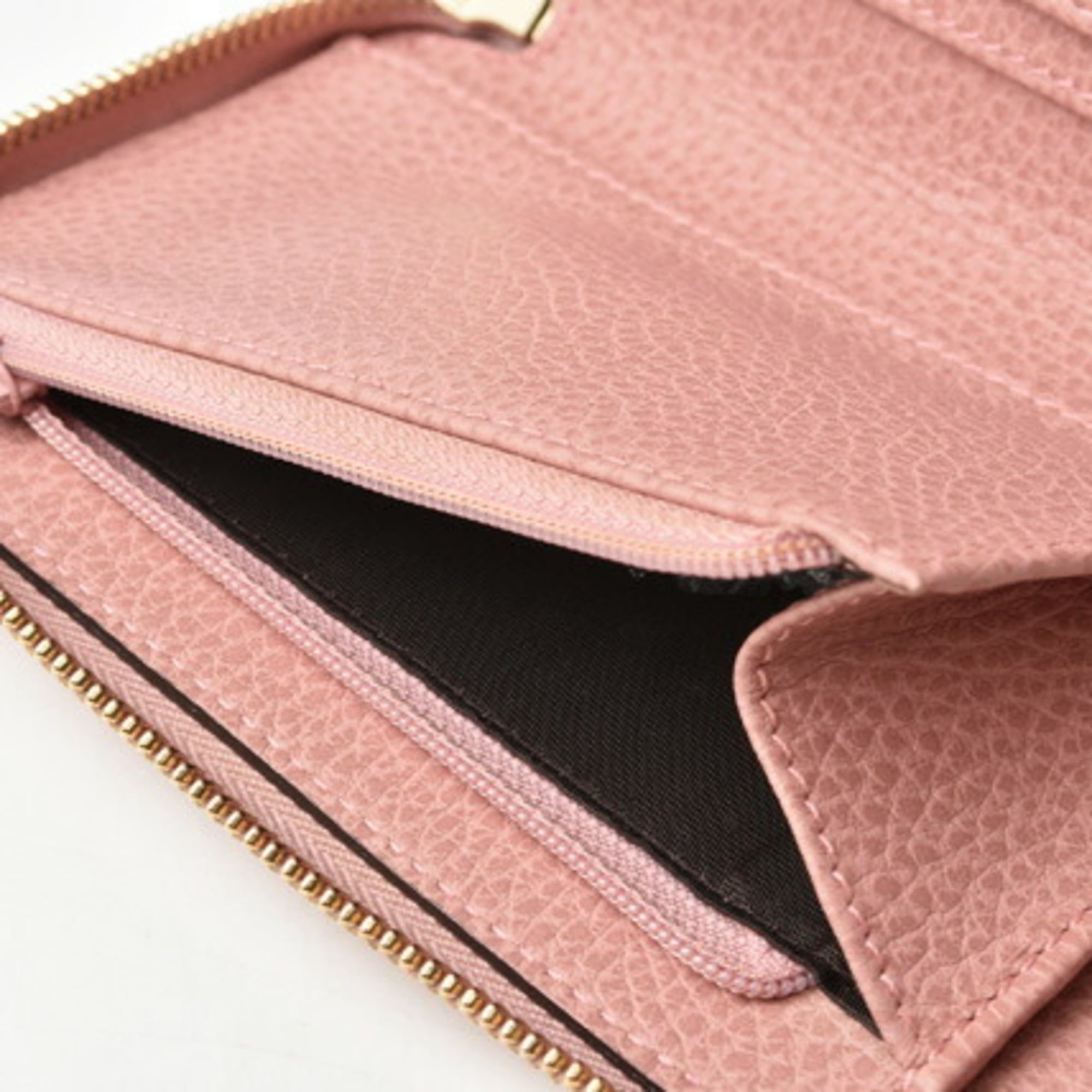Gucci Light Pink Leather Wallet (Bi-Fold) (Pre-Owned)