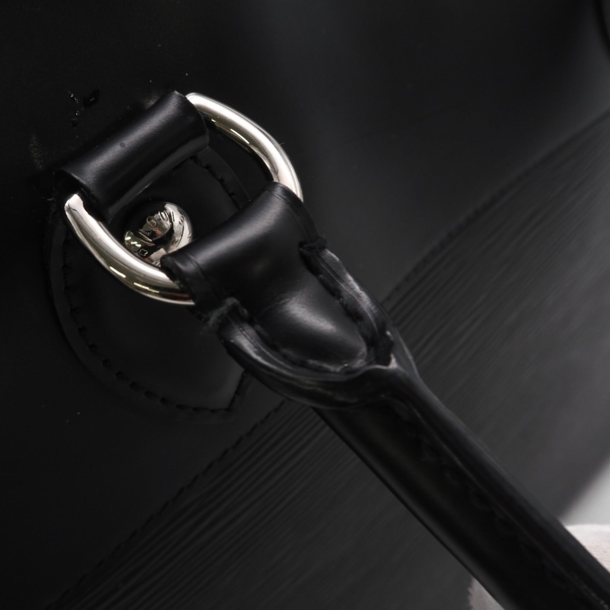 Louis Vuitton Black Leather Handbag (Pre-Owned)
