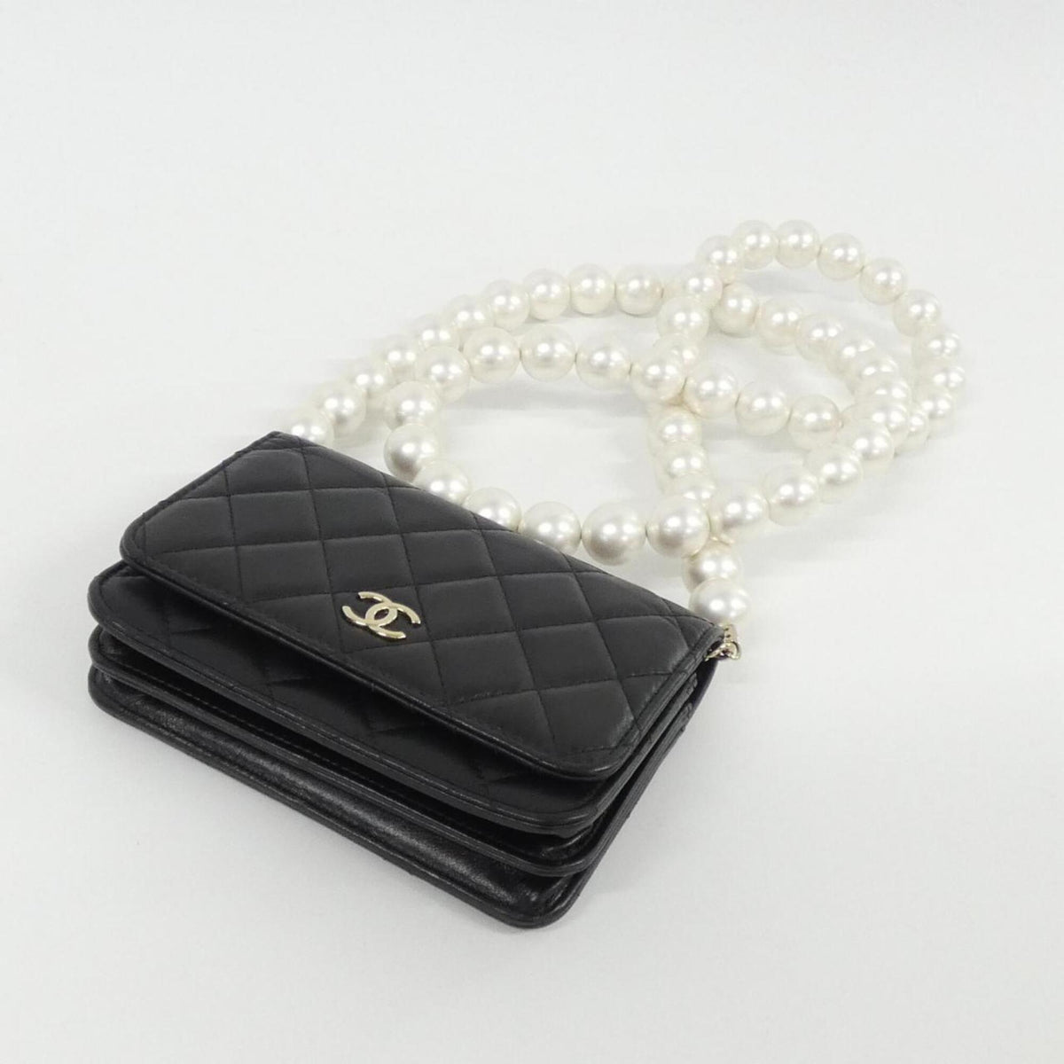 Chanel Black Artificial Pearl Leather Chain/Shoulder Wallet (Pre-Owned)