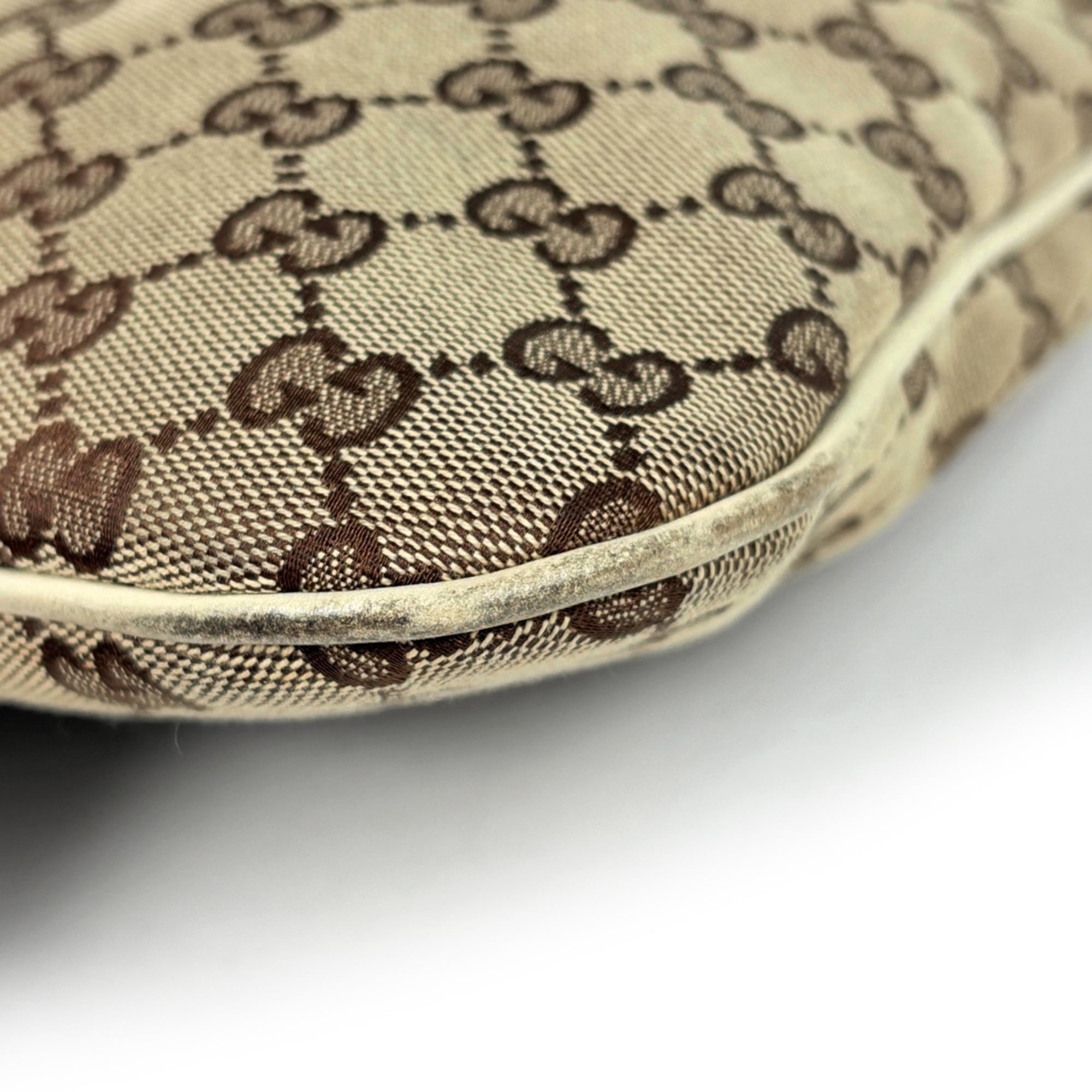 Gucci Beige White Gg Canvas Shoulder Bag (Pre-Owned)