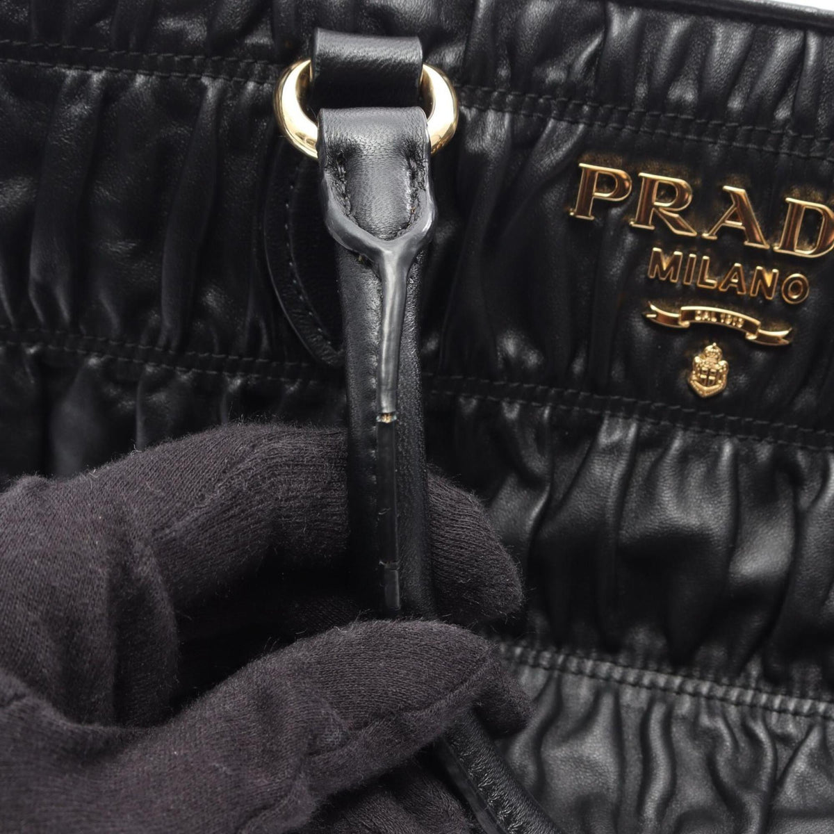 Prada Black Leather Handbag (Pre-Owned)