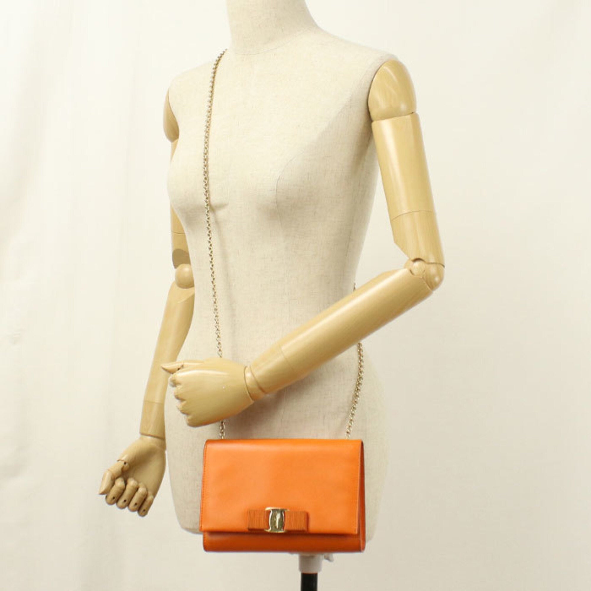 Salvatore Ferragamo Orange Leather Shoulder Bag (Pre-Owned)