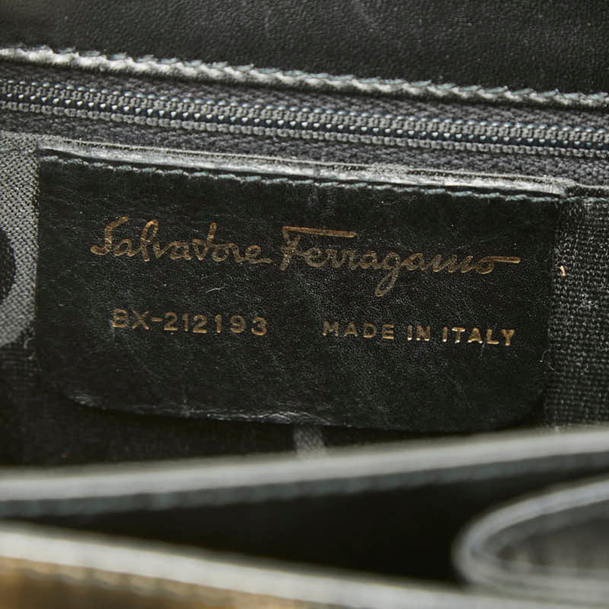 Salvatore Ferragamo Black Leather Handbag Shoulder Bag (Pre-Owned)