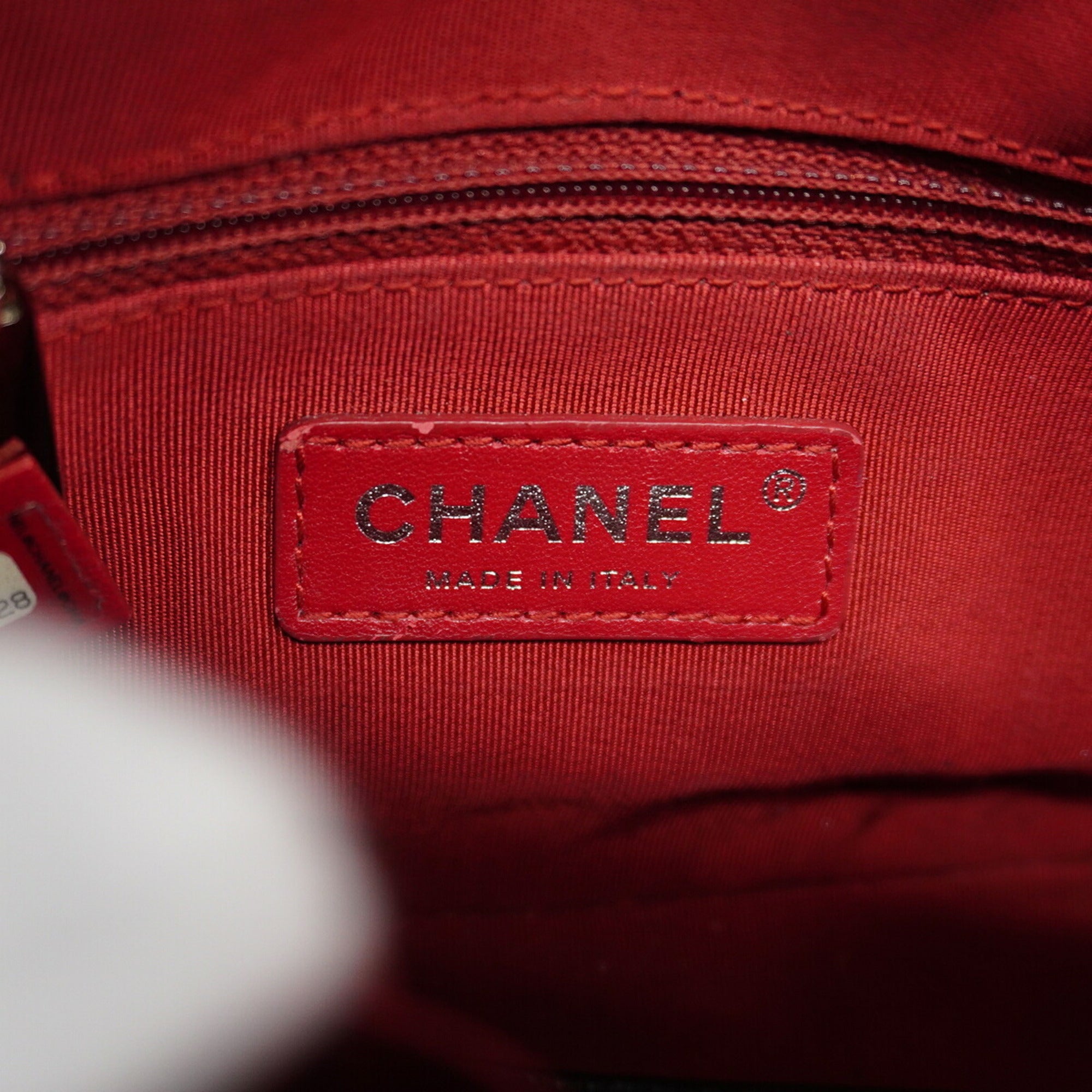 Chanel Black Leather Shoulder Bag (Pre-Owned)