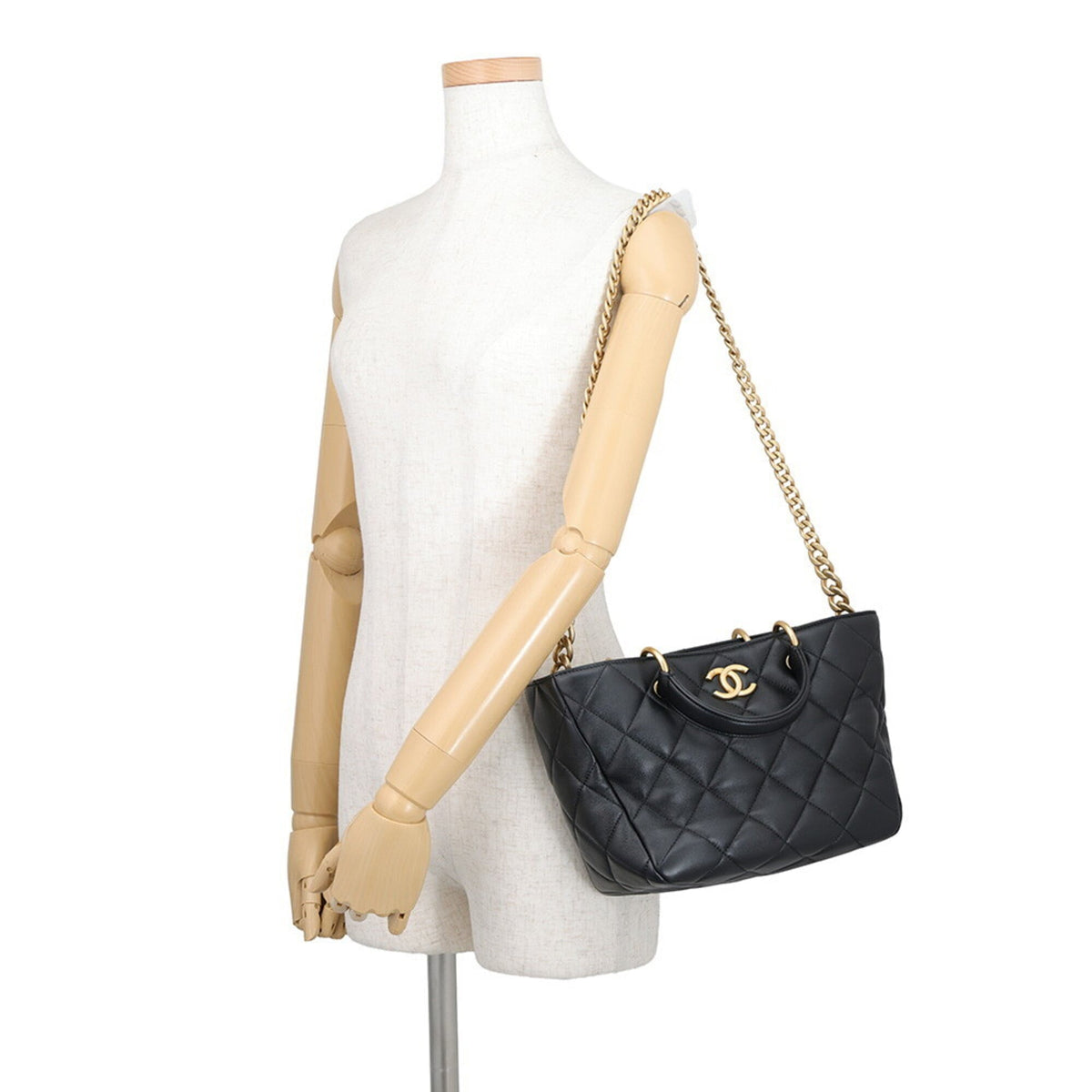 Chanel Matelasse Black Leather Handbag Shopping Bag (Pre-Owned)