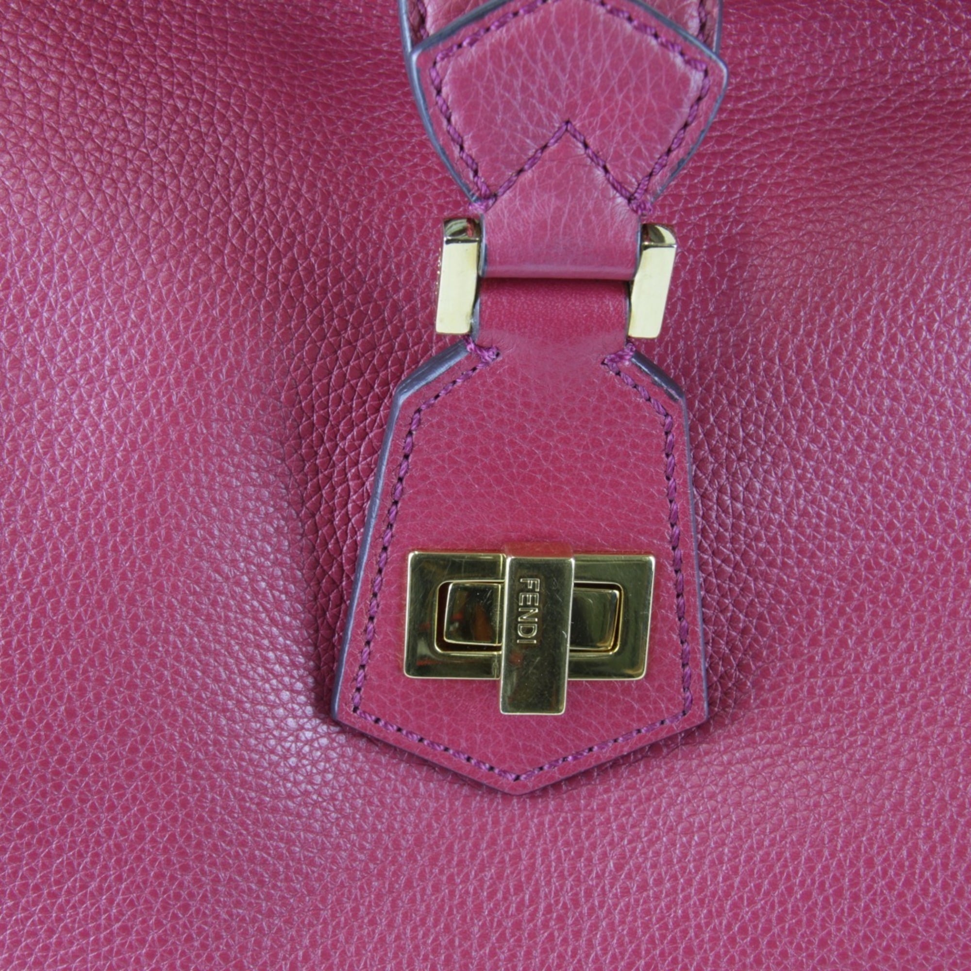 Fendi Pink Leather Shoulder Bag (Pre-Owned)
