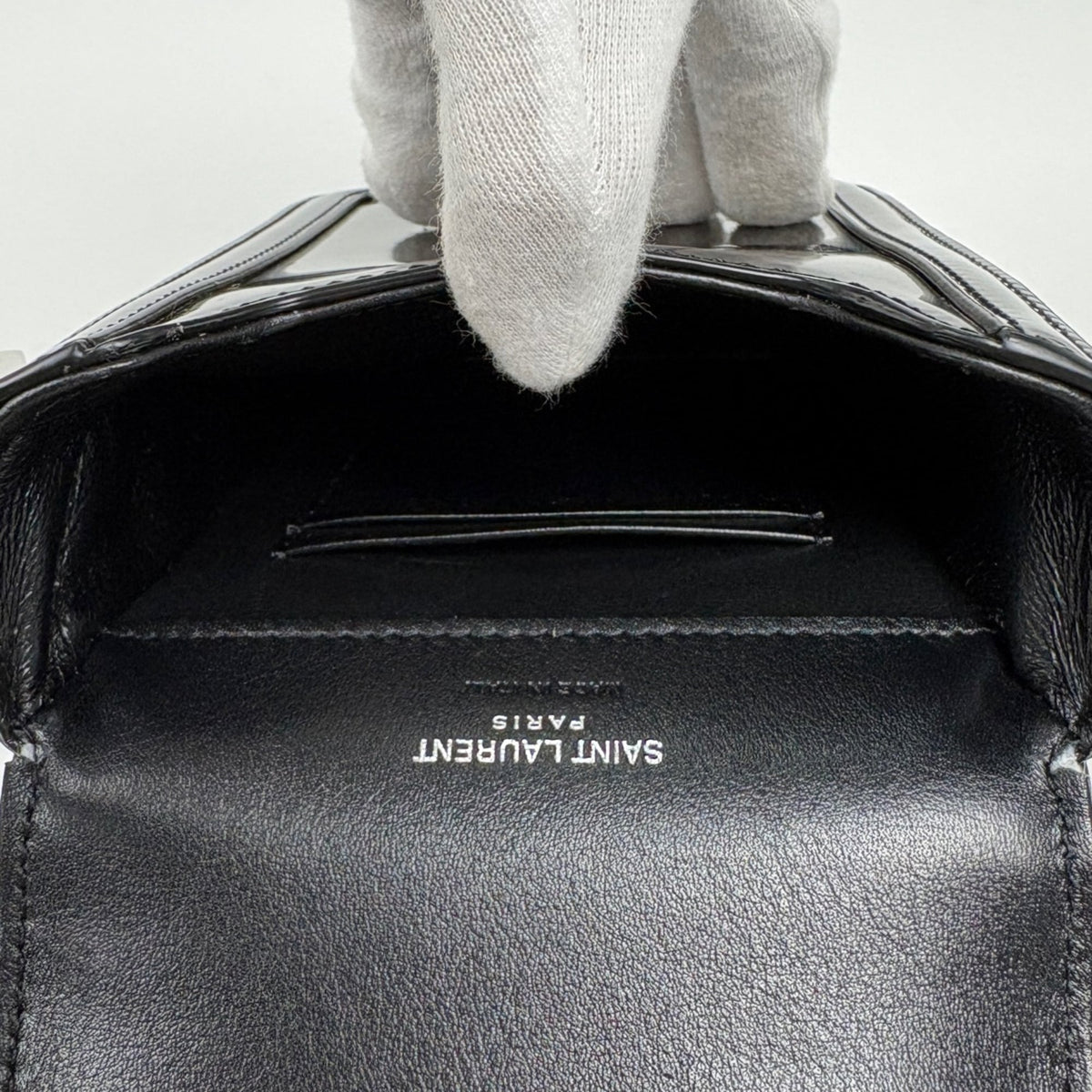 Saint Laurent Black Leather Shoulder Bag (Pre-Owned)