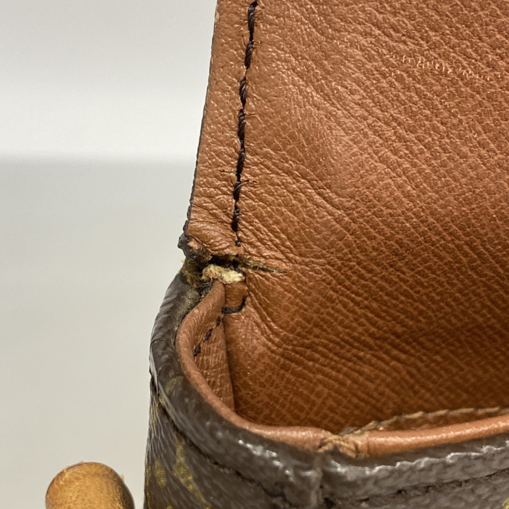 Louis Vuitton Brown Shoulder Bag (Pre-Owned)