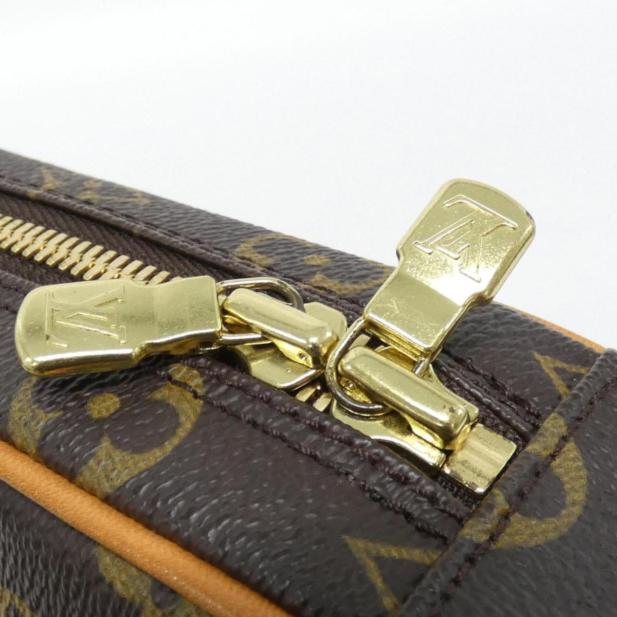 Louis Vuitton Marron Coated Canvas Pochette Shoulder Bag (Pre-Owned)