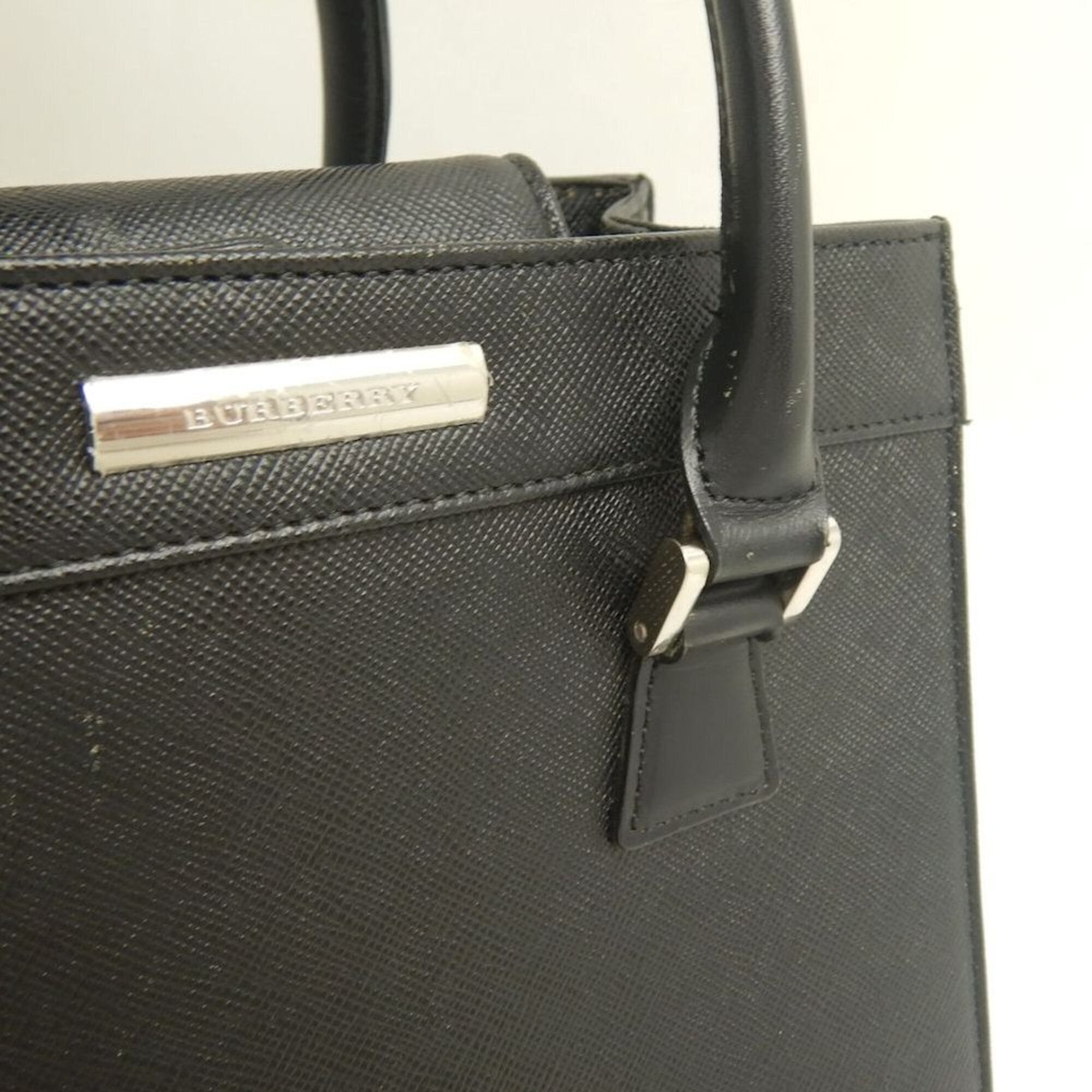 Burberry Black Leather Handbag (Pre-Owned)