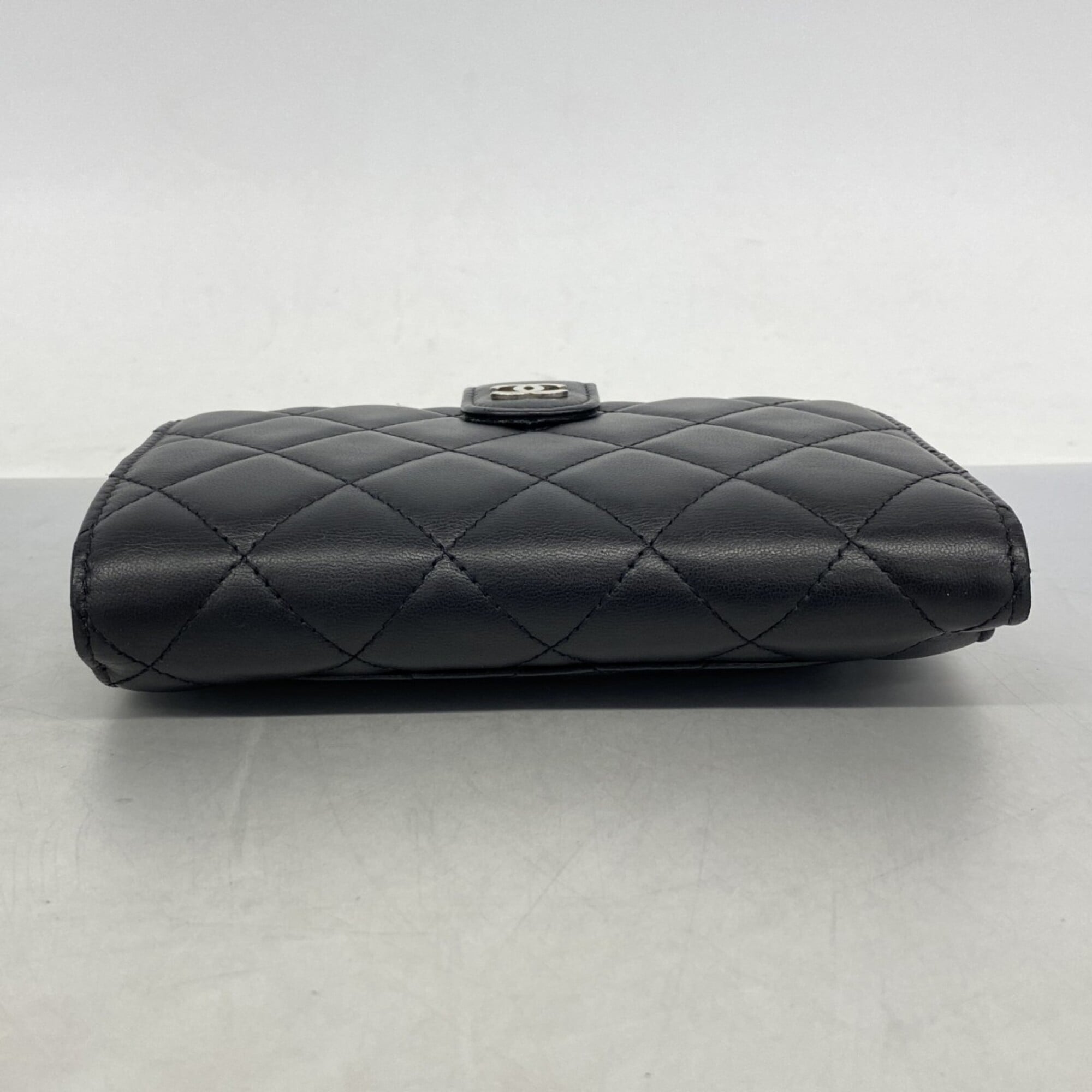 Chanel Black Leather Wallet (Bi-Fold) (Pre-Owned)