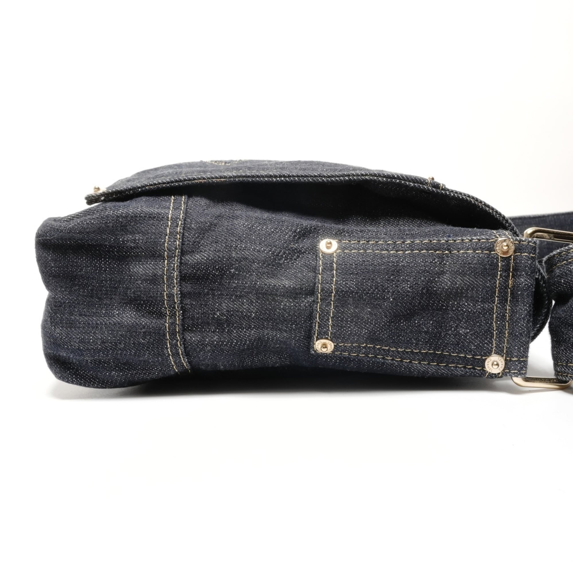 Chanel Blue Denim Shoulder Bag (Pre-Owned)
