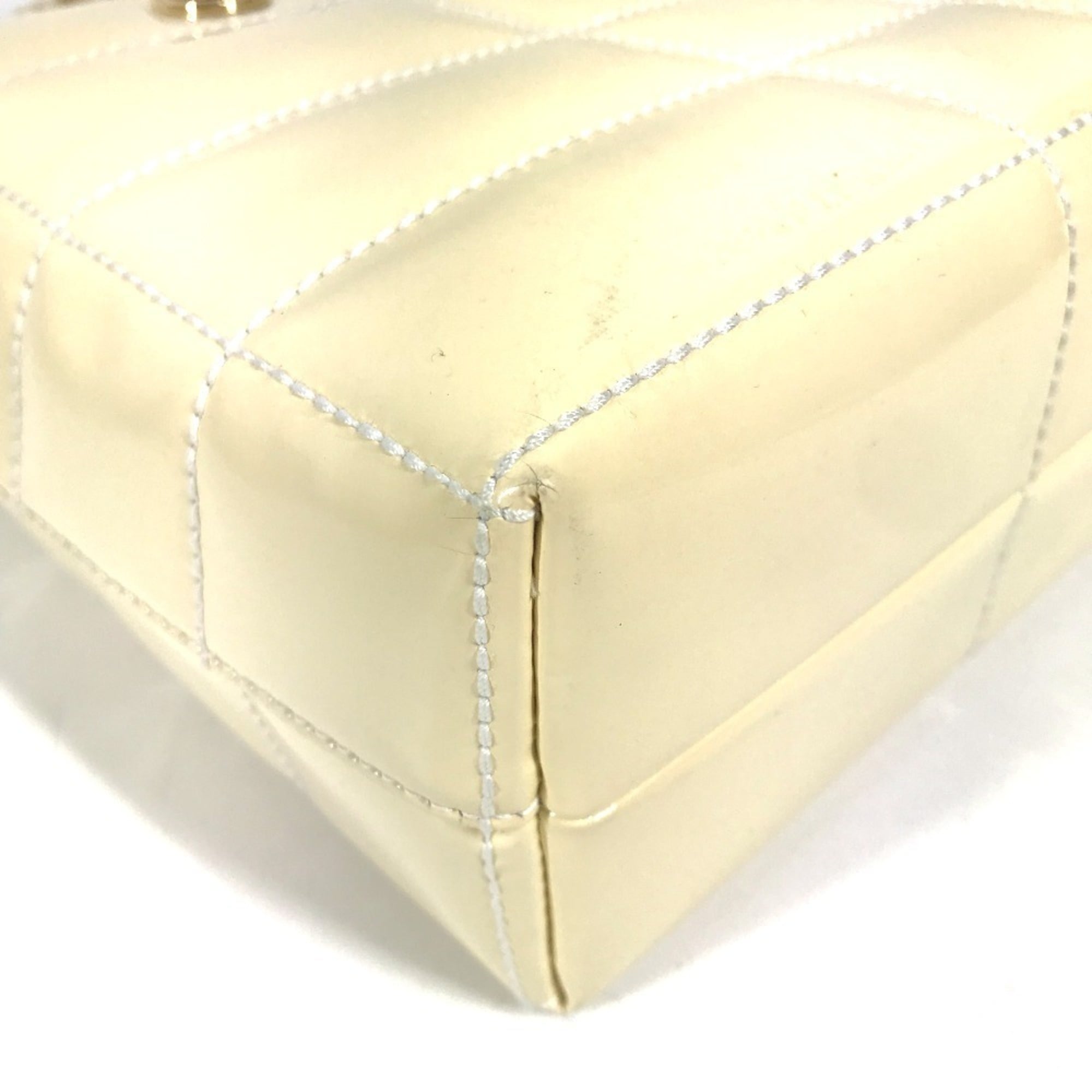 Chanel White Yellow Shoulder Bag (Pre-Owned)