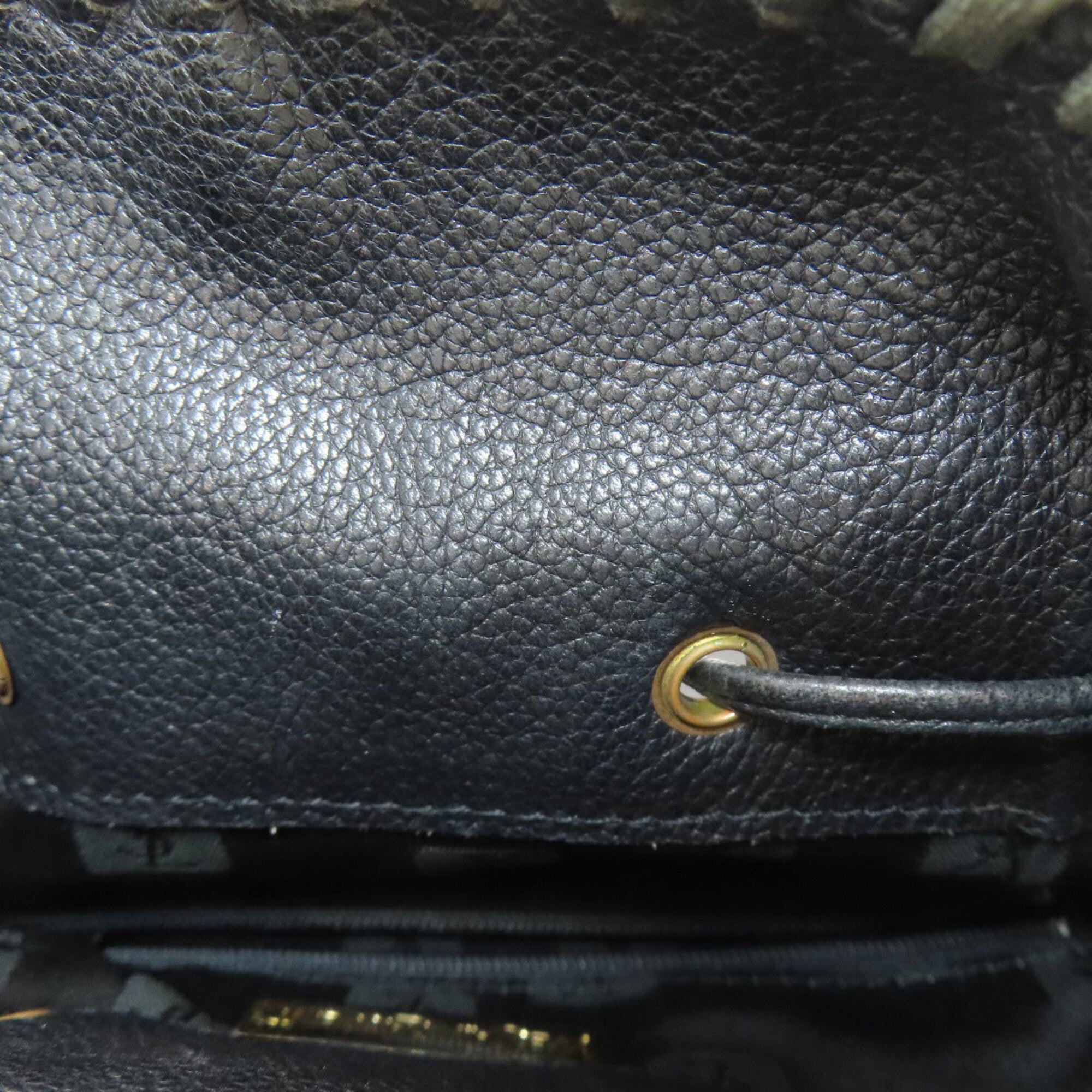 Yves Saint Laurent Black Leather Shoulder Bag (Pre-Owned)
