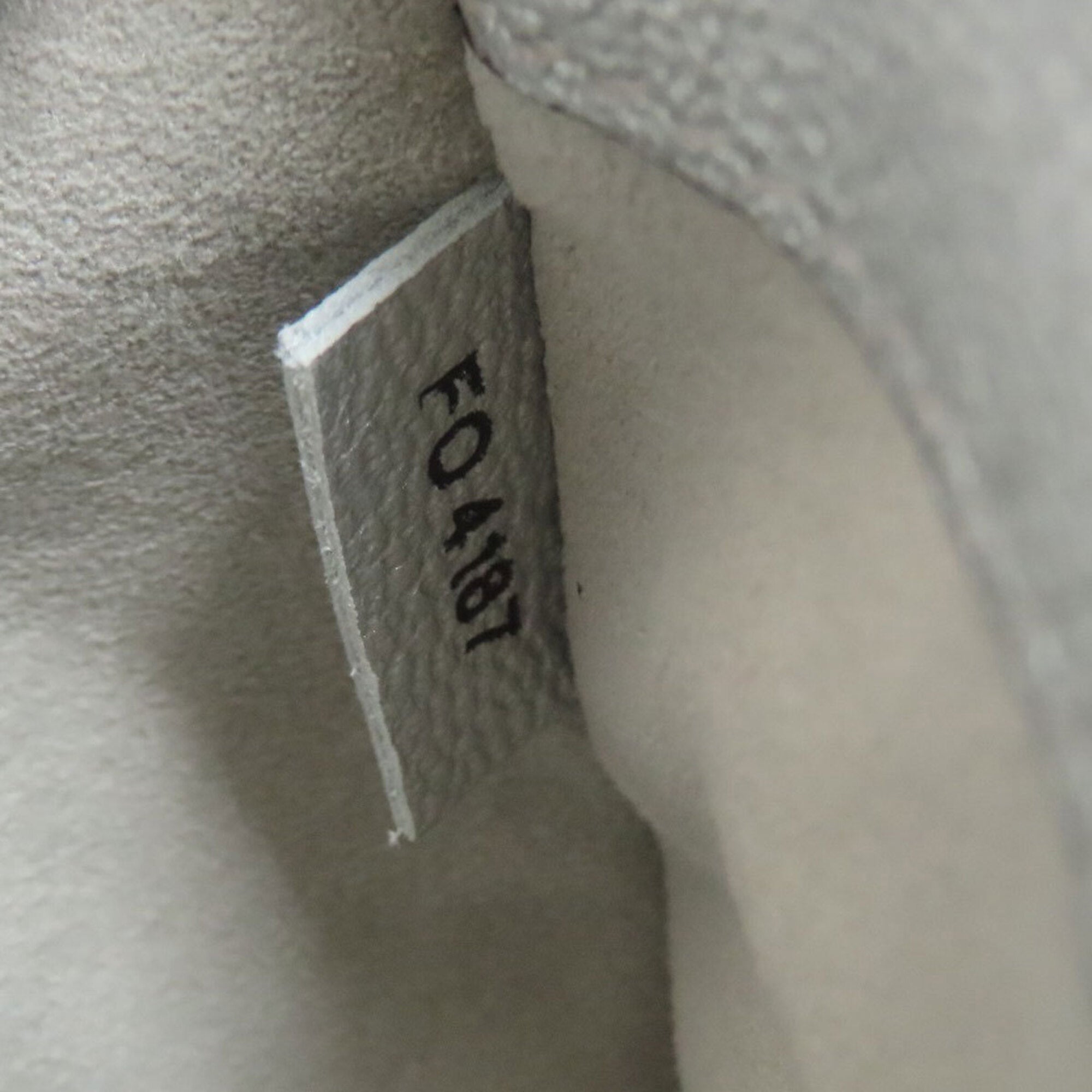 Louis Vuitton Silver Leather Shoulder Bag (Pre-Owned)