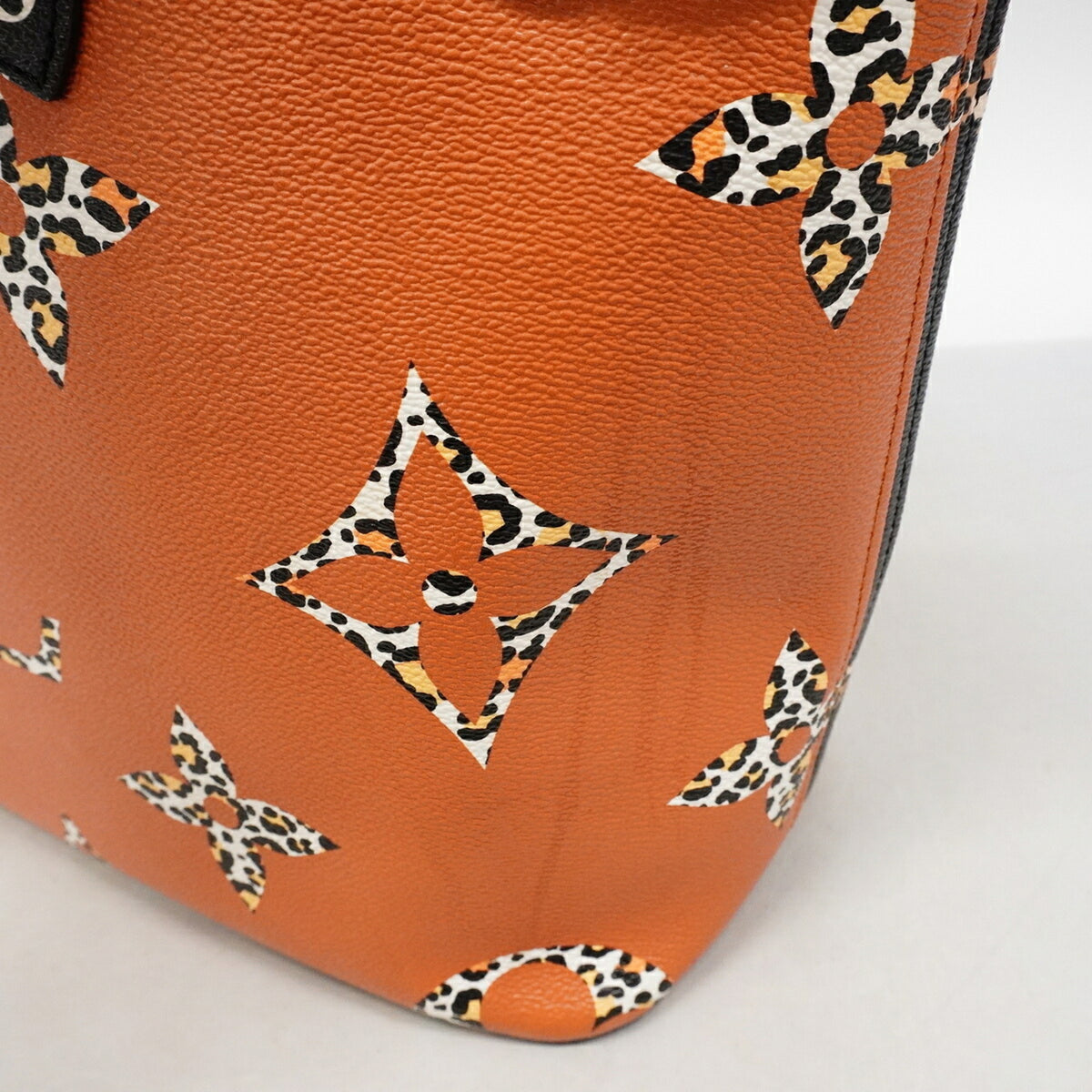 Louis Vuitton Noir Tote Bag (Pre-Owned)