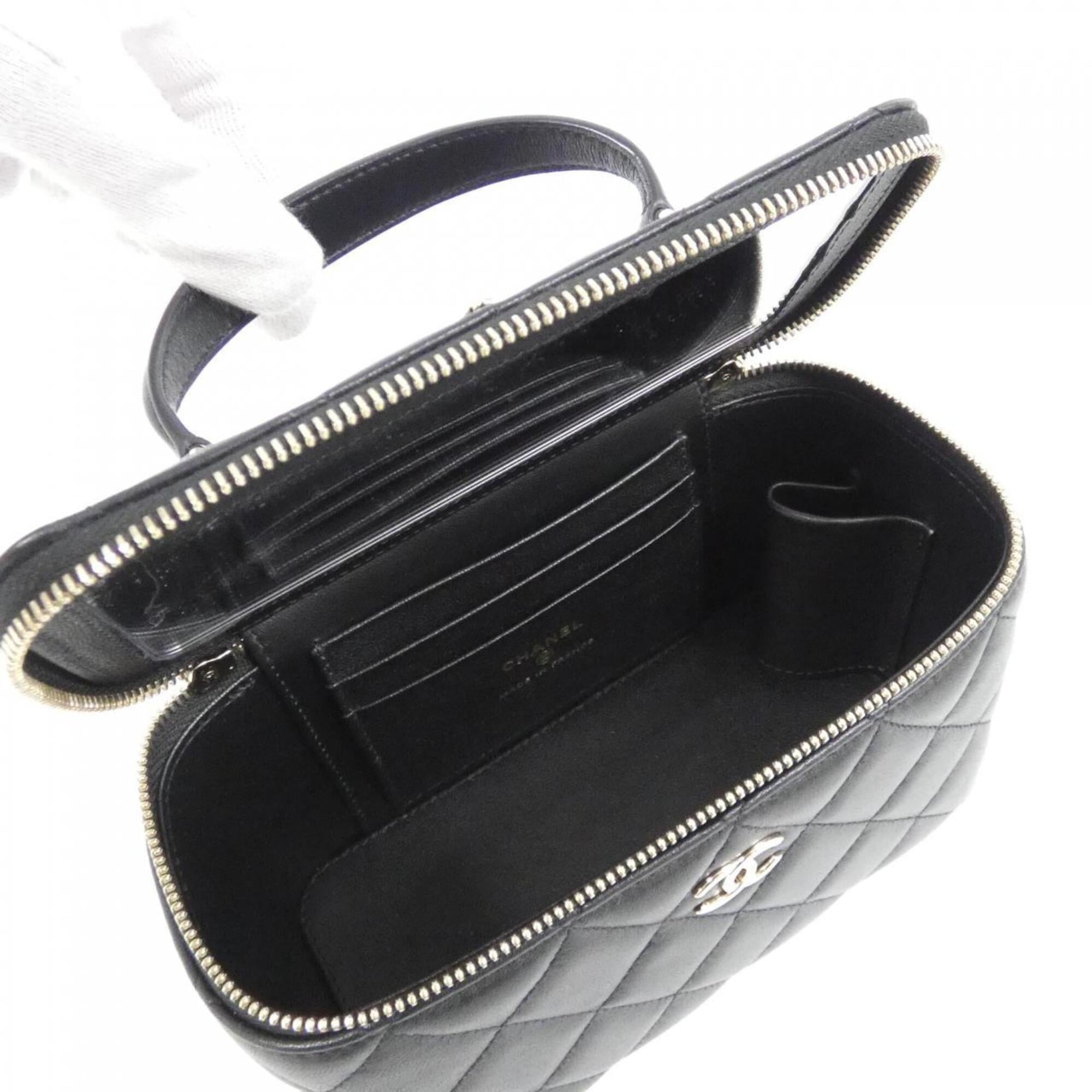 Chanel Black Leather Handbag (Pre-Owned)