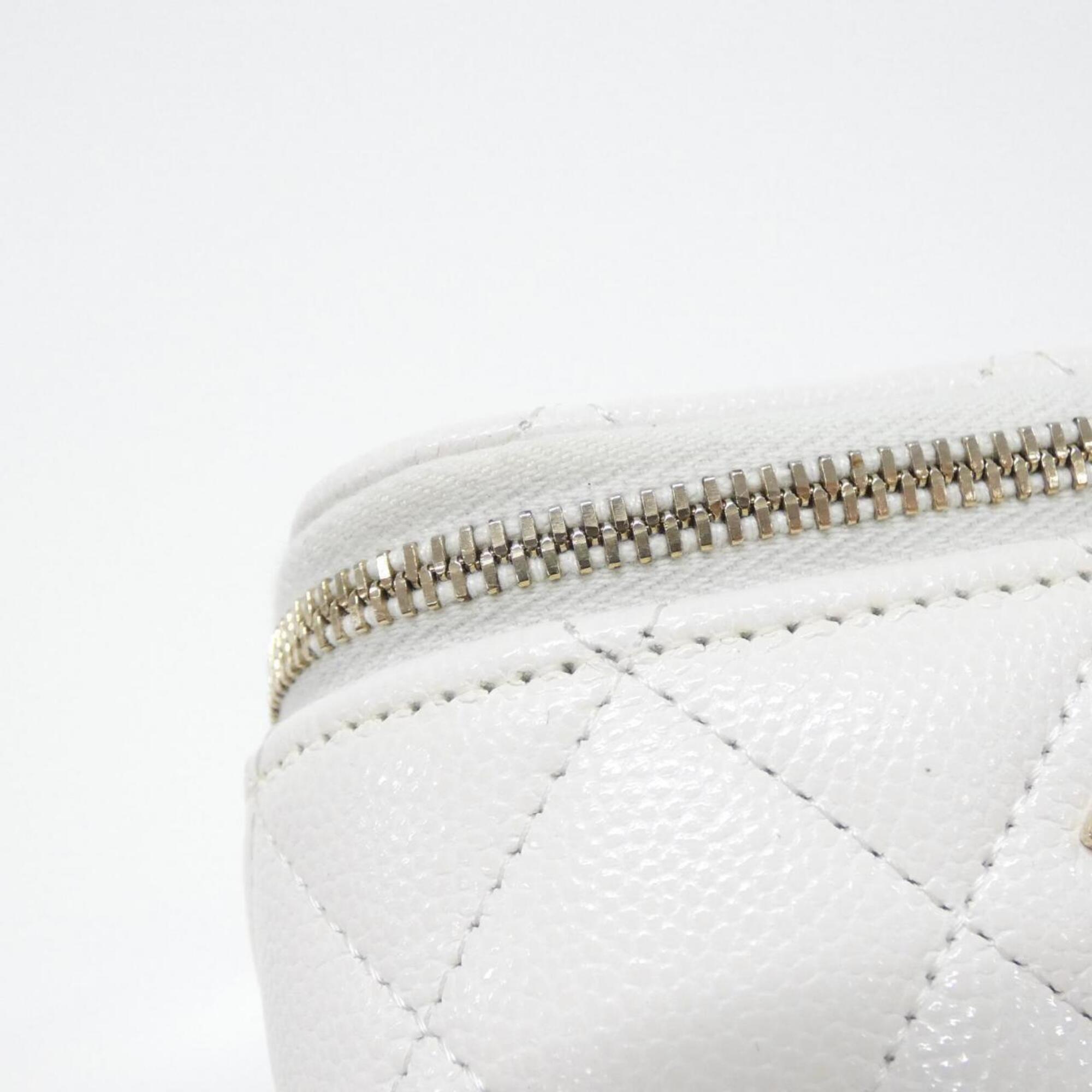 Chanel White Grained Calfskin Shoulder Bag (Pre-Owned)