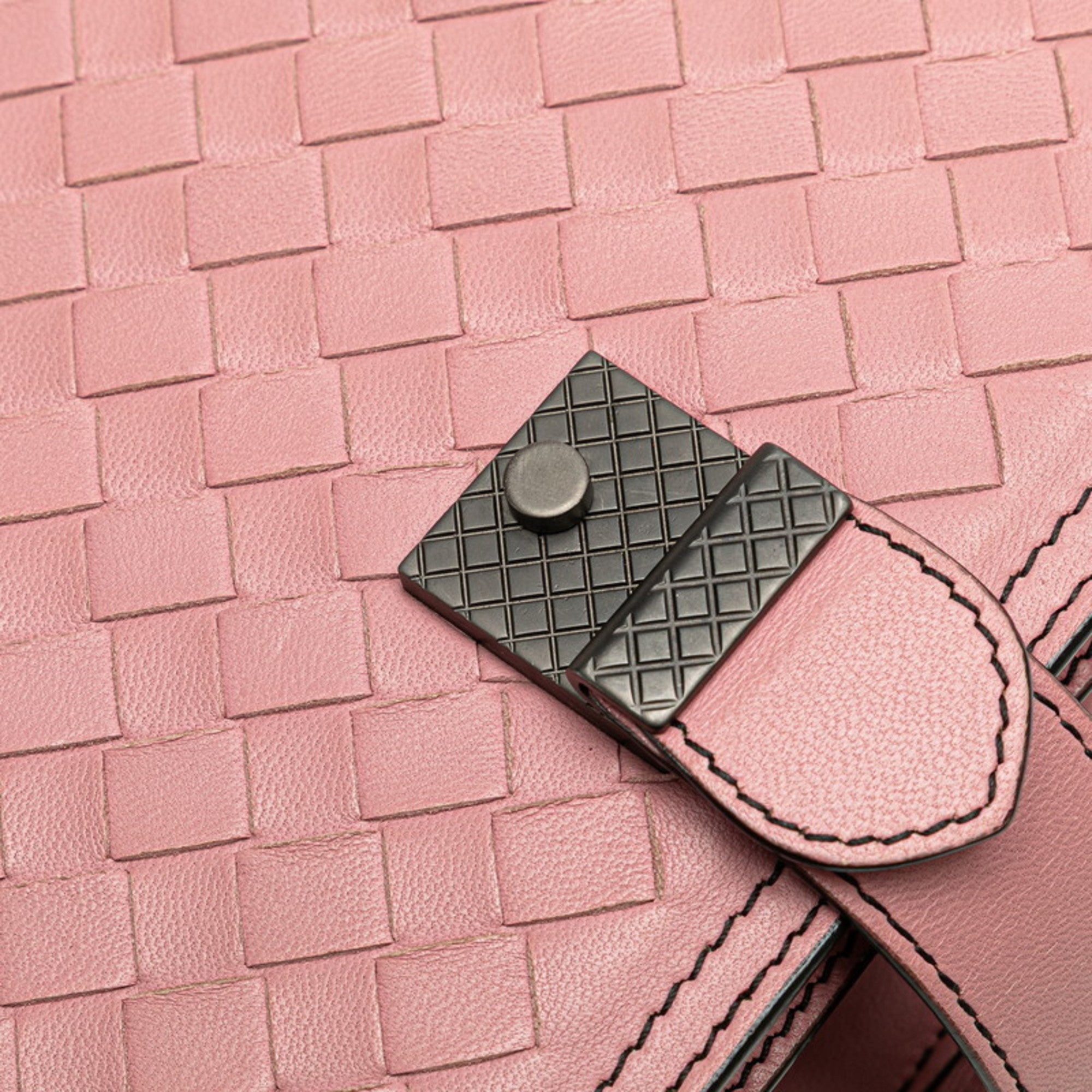 Bottega Veneta Intrecciato Pink Leather Shoulder Bag (Pre-Owned)
