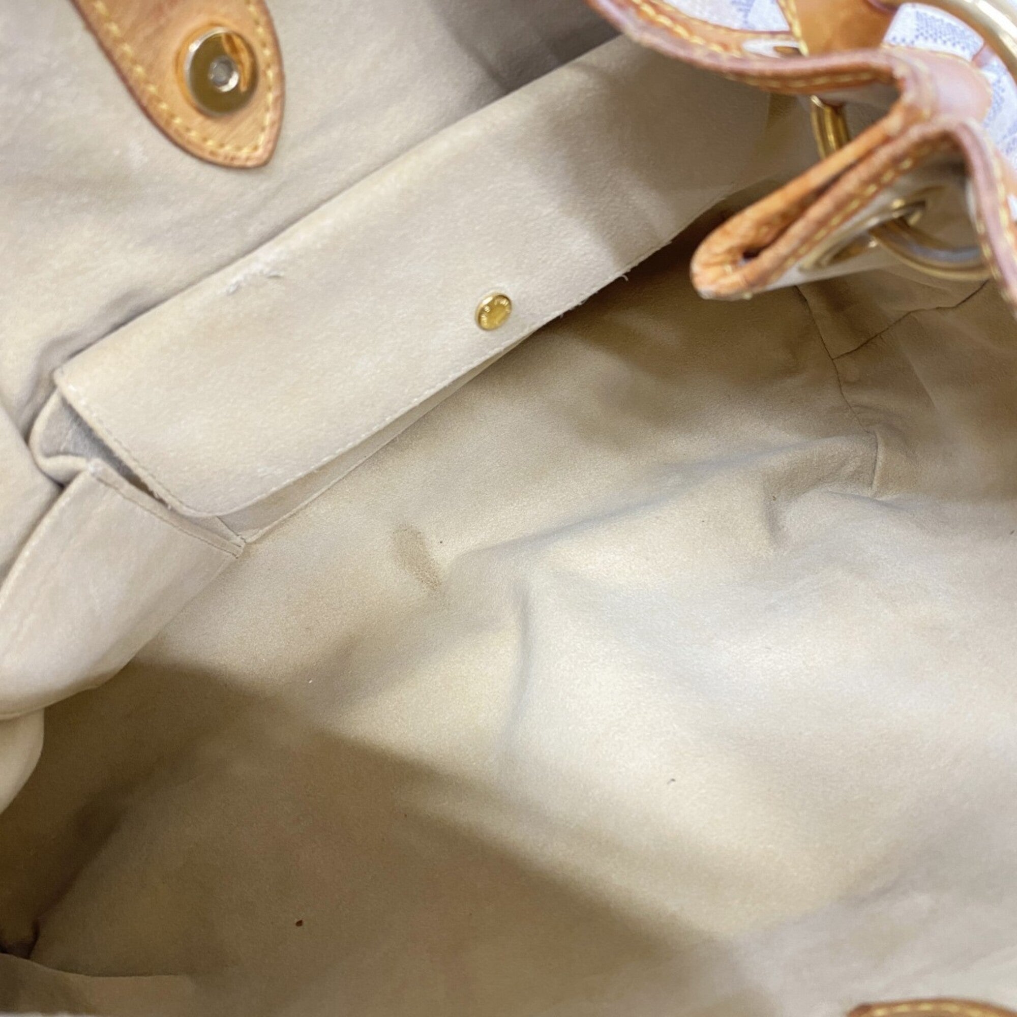 Louis Vuitton White Shoulder Bag (Pre-Owned)