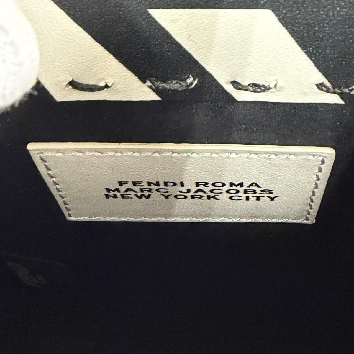 Fendi Black White Leather Handbag (Pre-Owned)