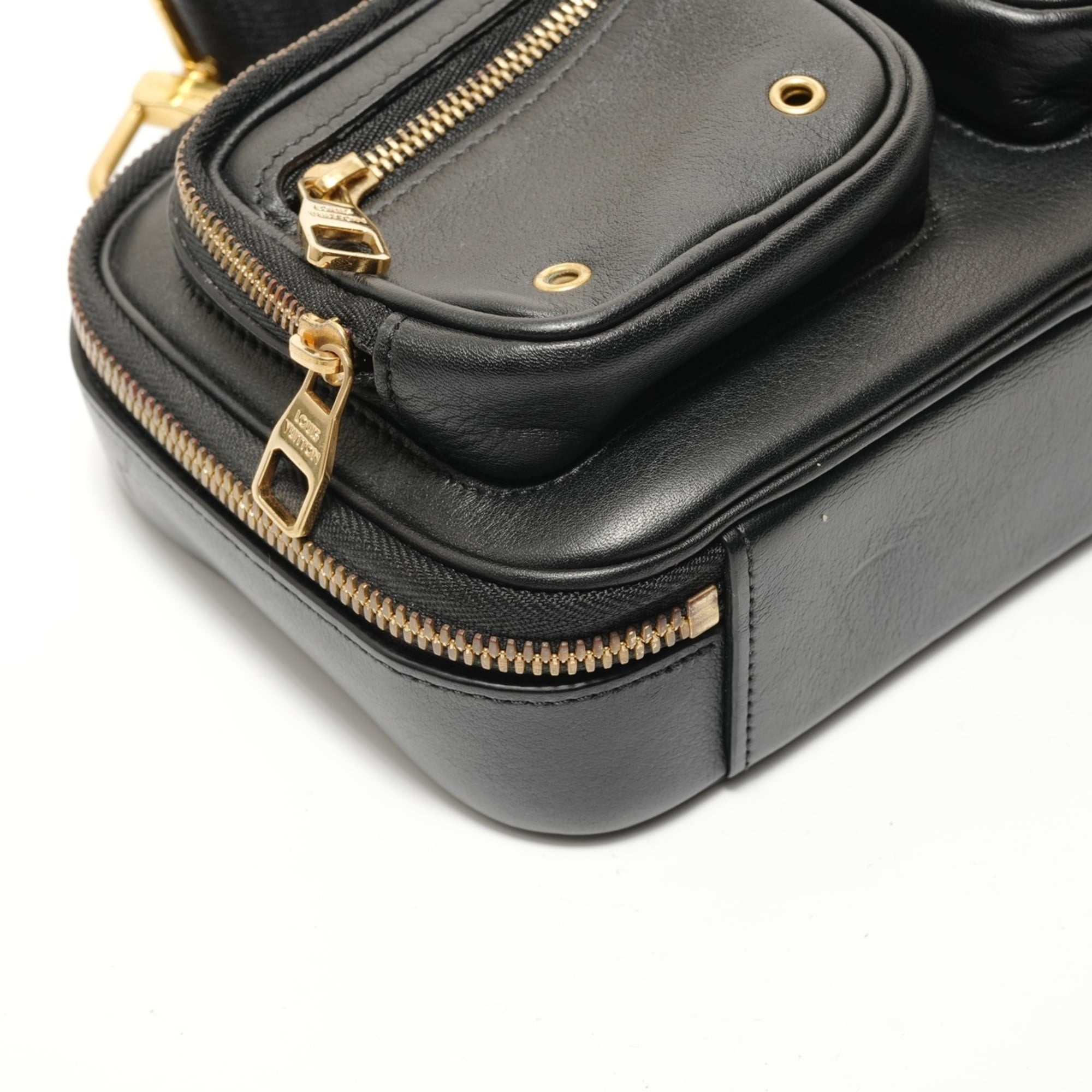 Louis Vuitton Black Shoulder Bag (Pre-Owned)