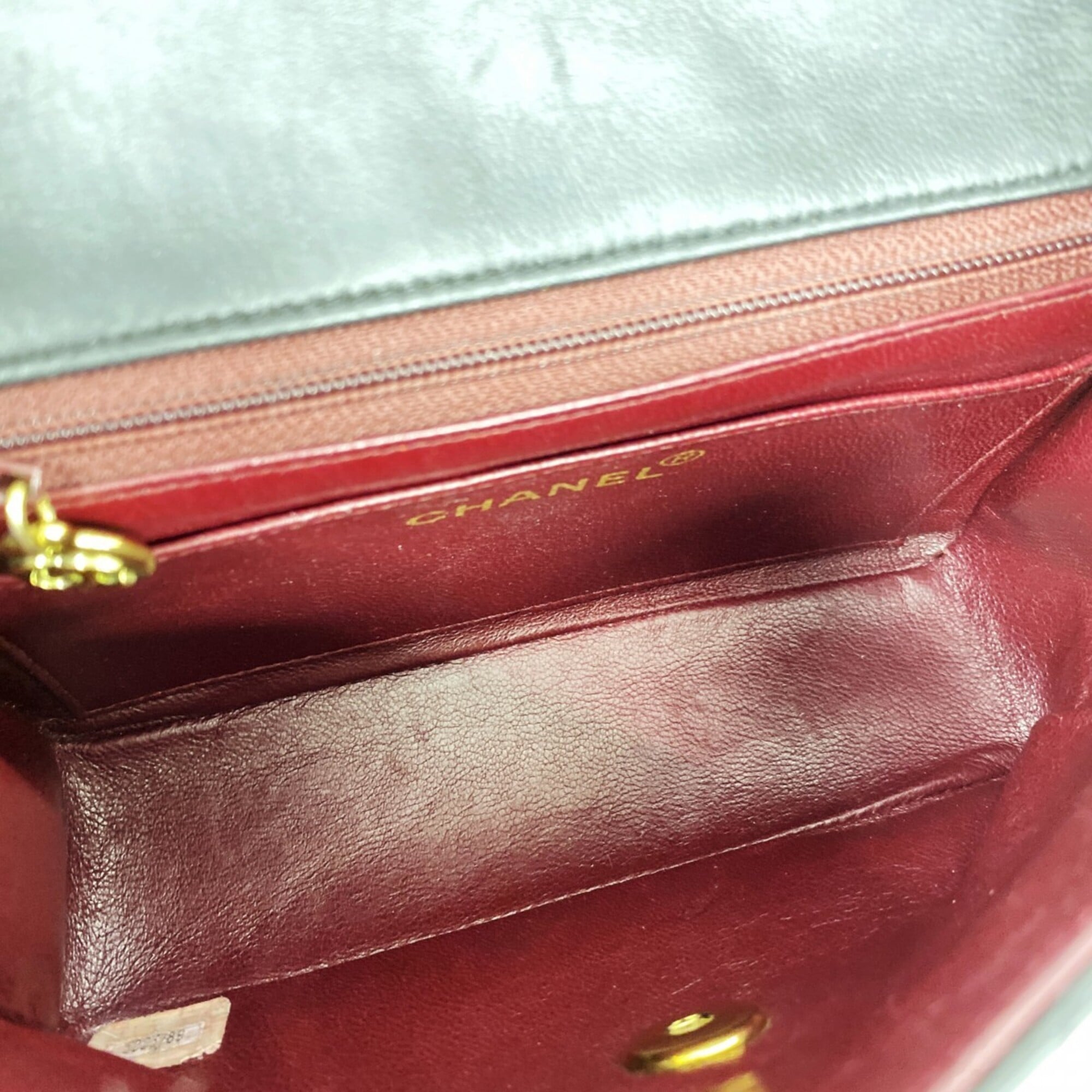 Chanel Black Leather Shoulder Bag (Pre-Owned)