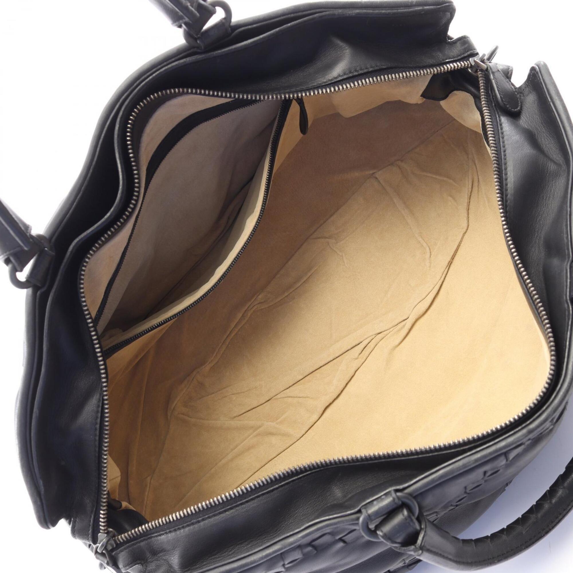 Bottega Veneta Black Intrecciato Boston Bag Handbag (Pre-Owned)