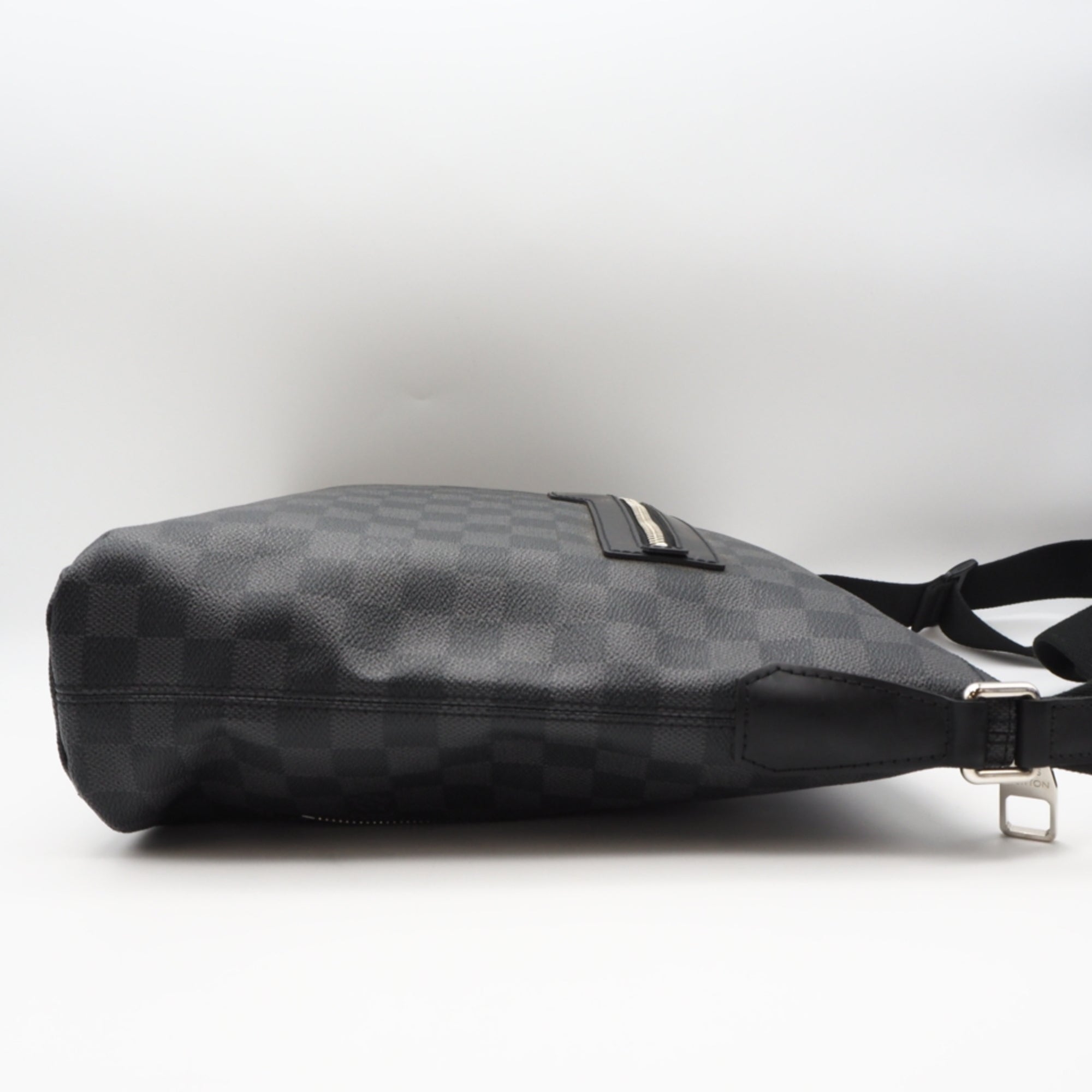 Louis Vuitton Black Canvas Shoulder Bag (Pre-Owned)