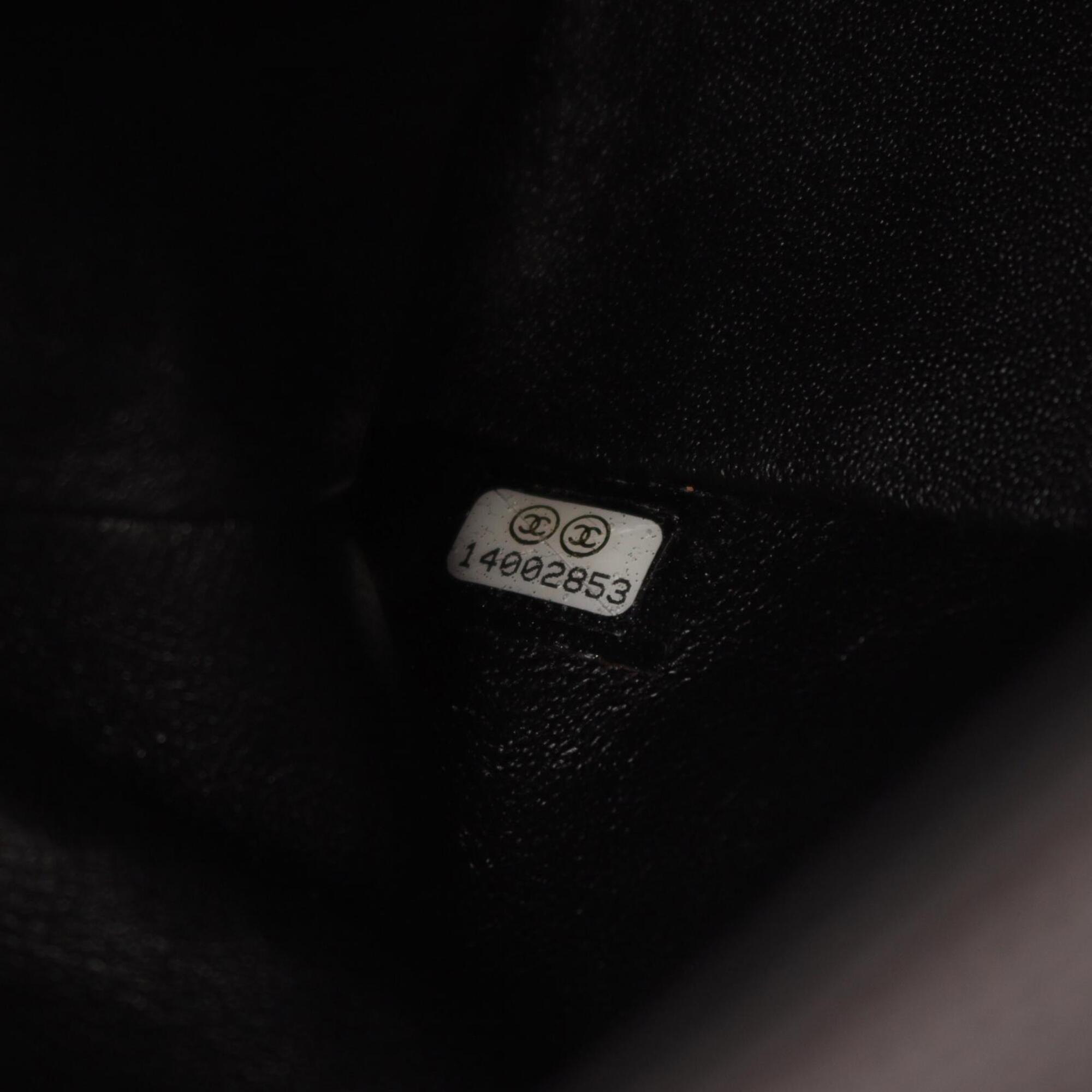 Chanel Black Grained Calfskin Handbag Shoulder Bag (Pre-Owned)