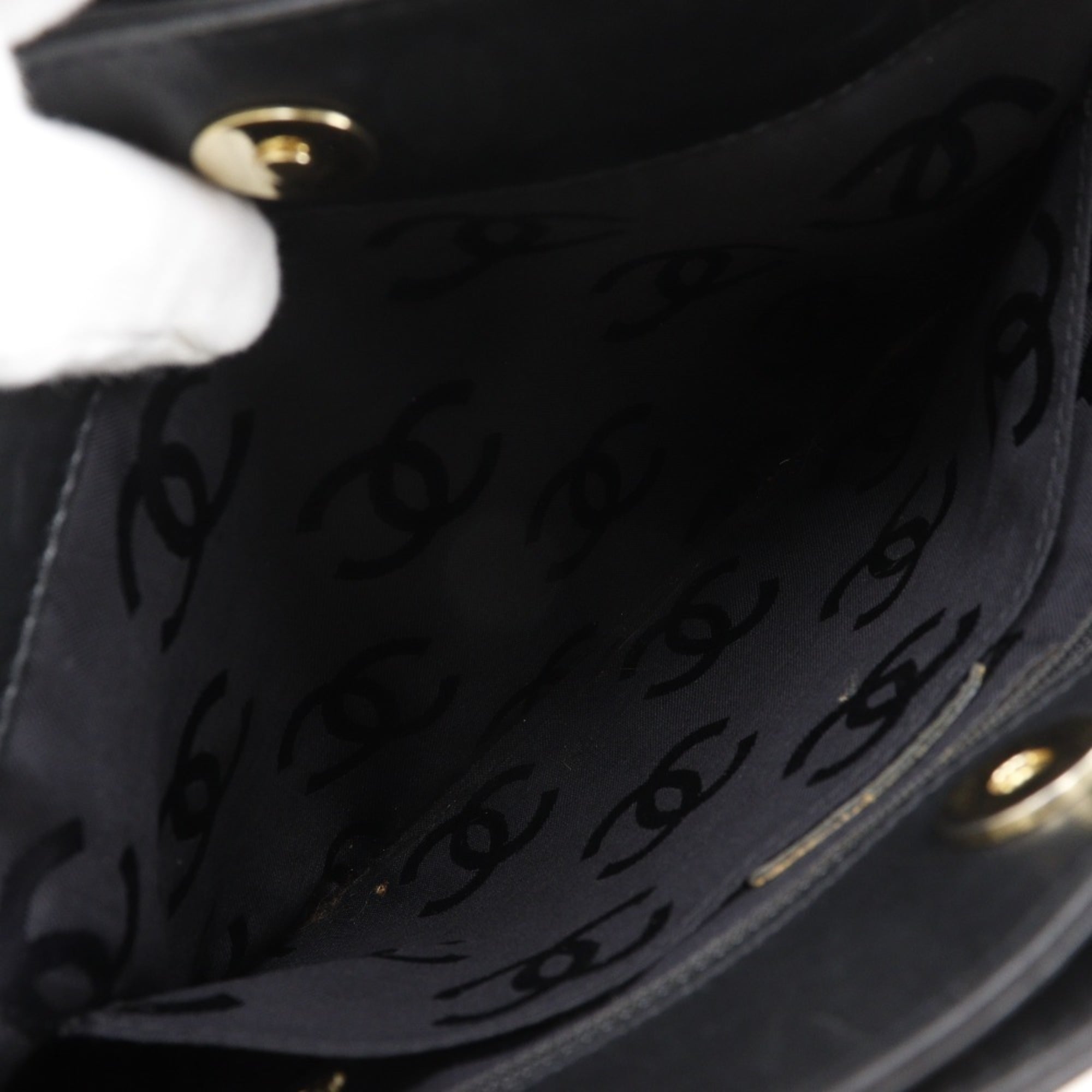 Chanel Wild Stitch Black Leather Handbag (Pre-Owned)
