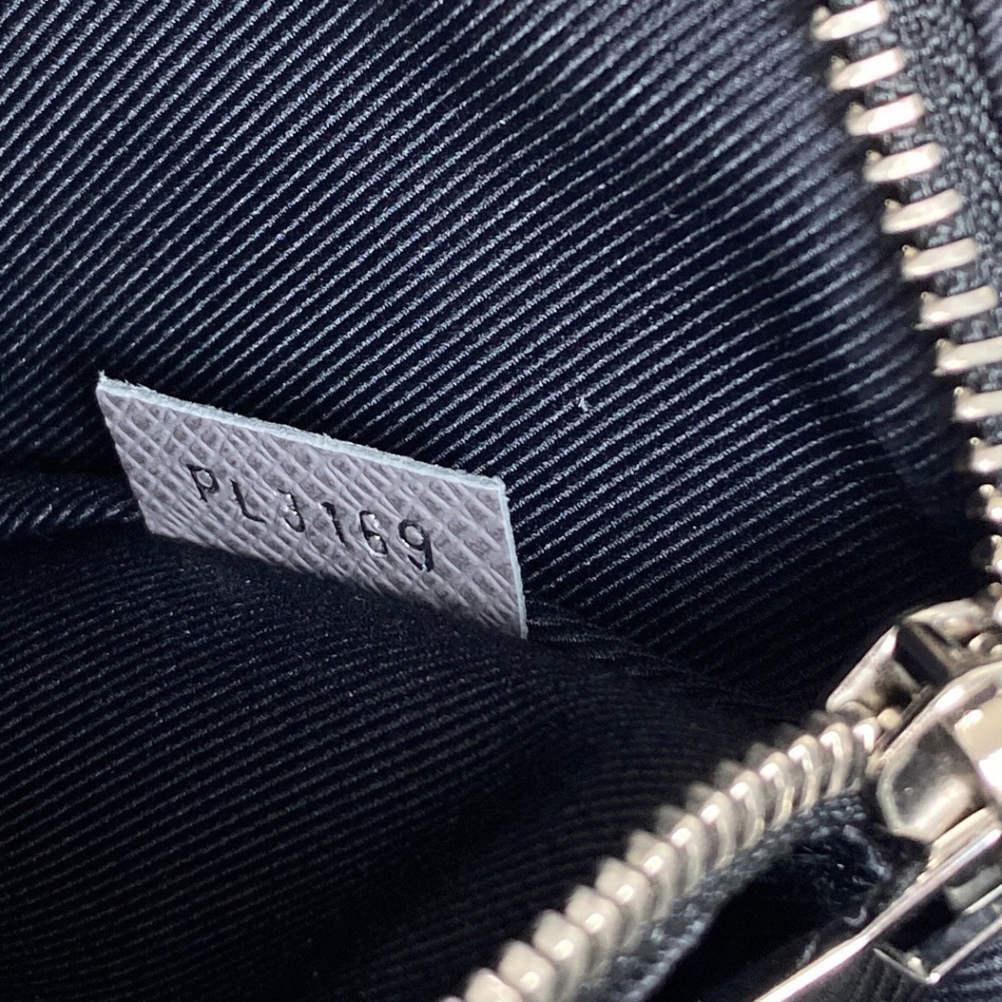 Louis Vuitton Taiga Black Taiga Leather Shoulder Bag (Pre-Owned)