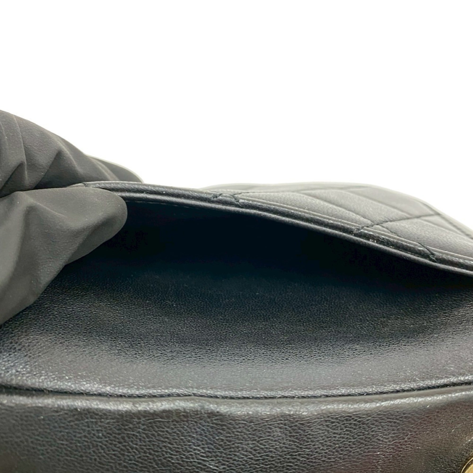 Chanel Black Leather Handbag Shoulder Bag (Pre-Owned)