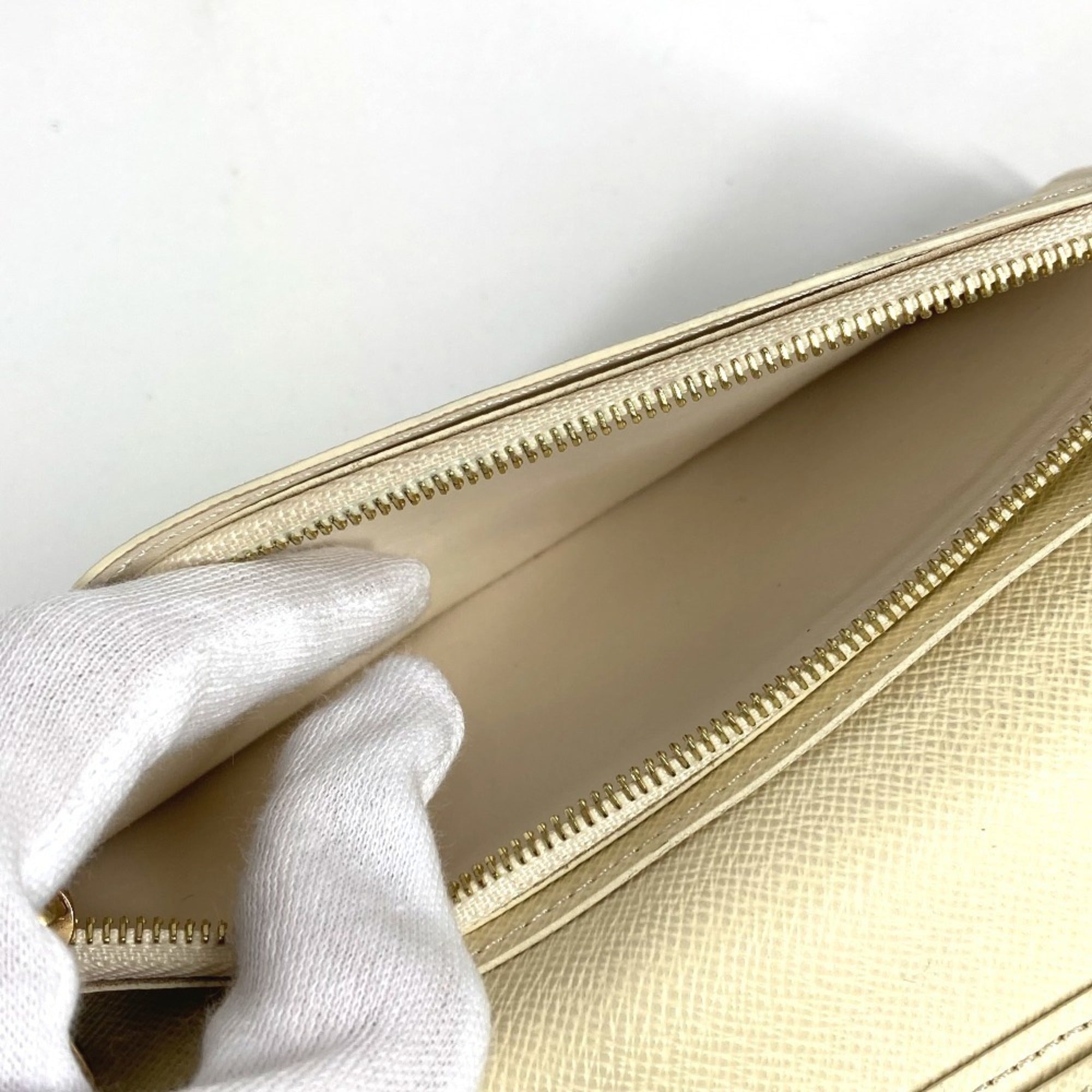 Louis Vuitton Monogram Multi-Color White Monogram Long Wallet (Bi-Fold) (Pre-Owned)
