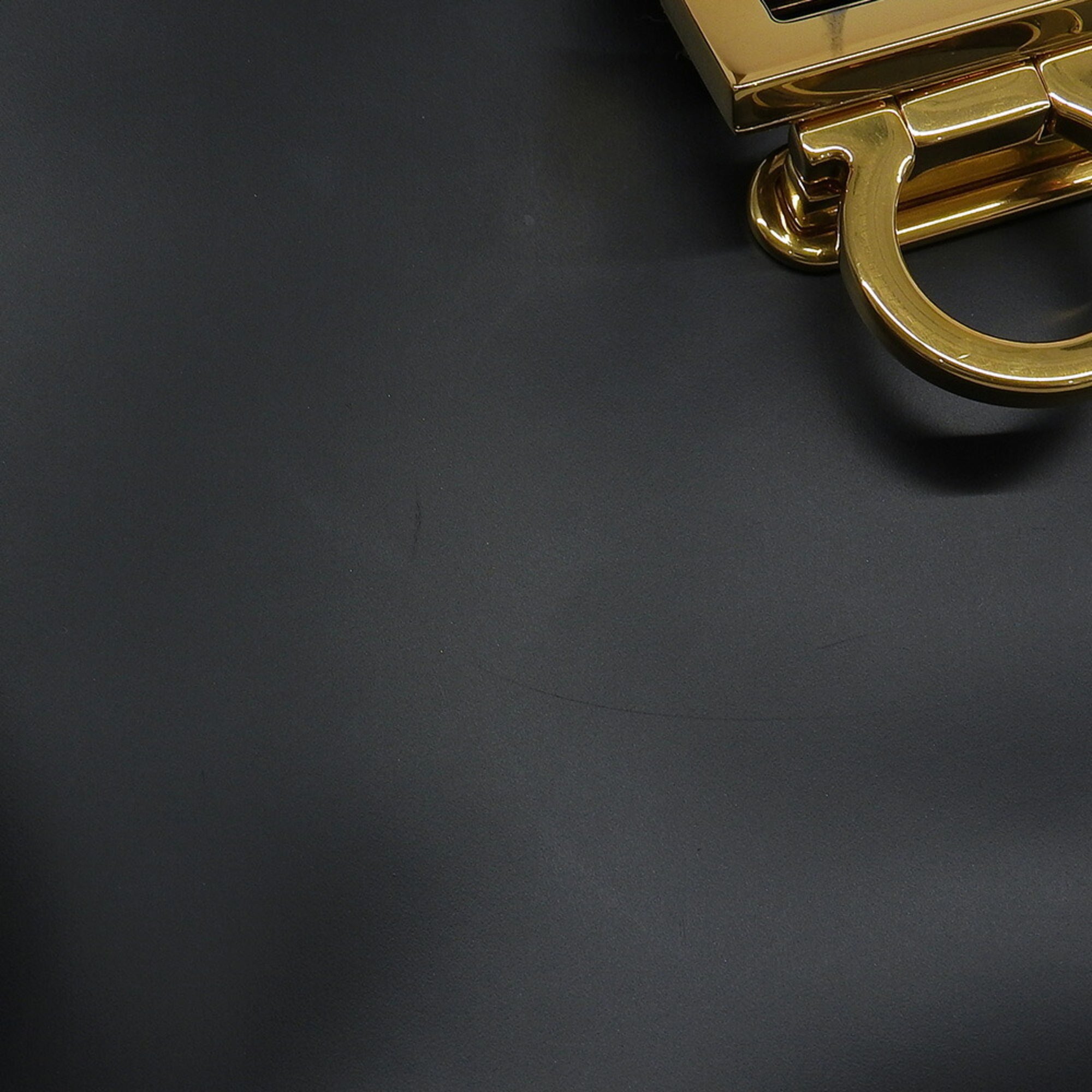Salvatore Ferragamo Black Leather Shoulder Bag (Pre-Owned)
