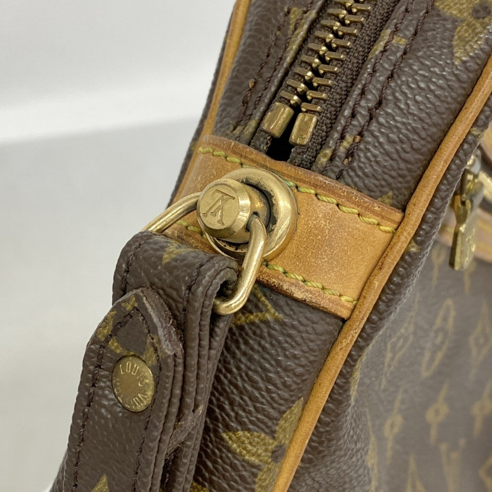 Louis Vuitton Brown Clutch Bag (Pre-Owned)