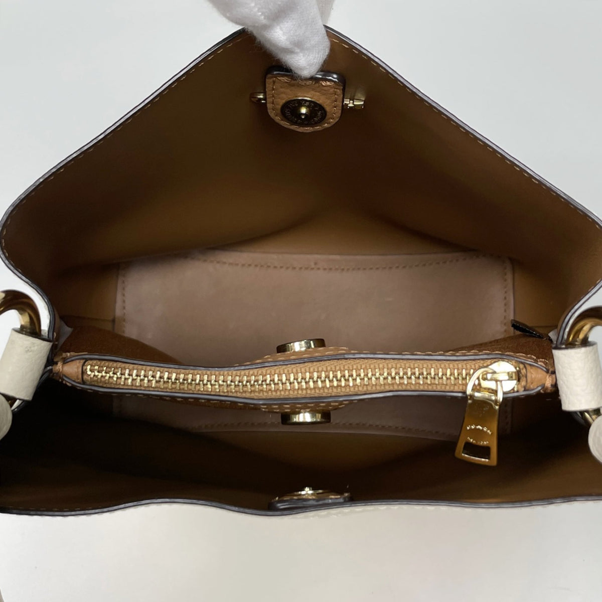 Coach White Leather Handbag (Pre-Owned)