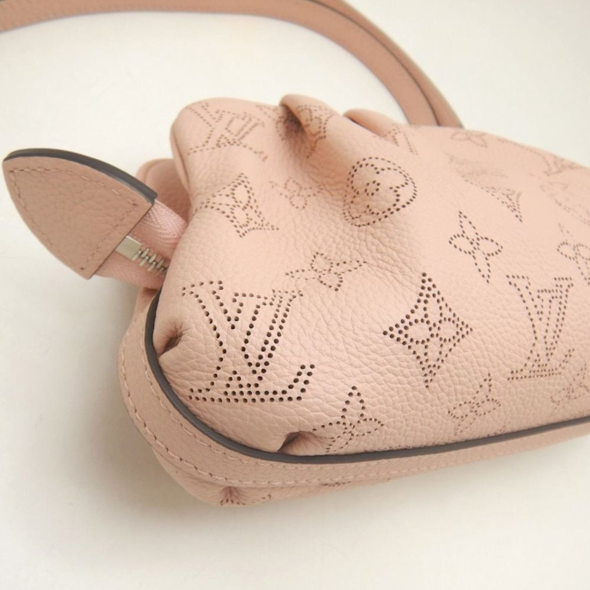 Louis Vuitton Mahina Magnolia Mahina Leather Shoulder Bag (Pre-Owned)