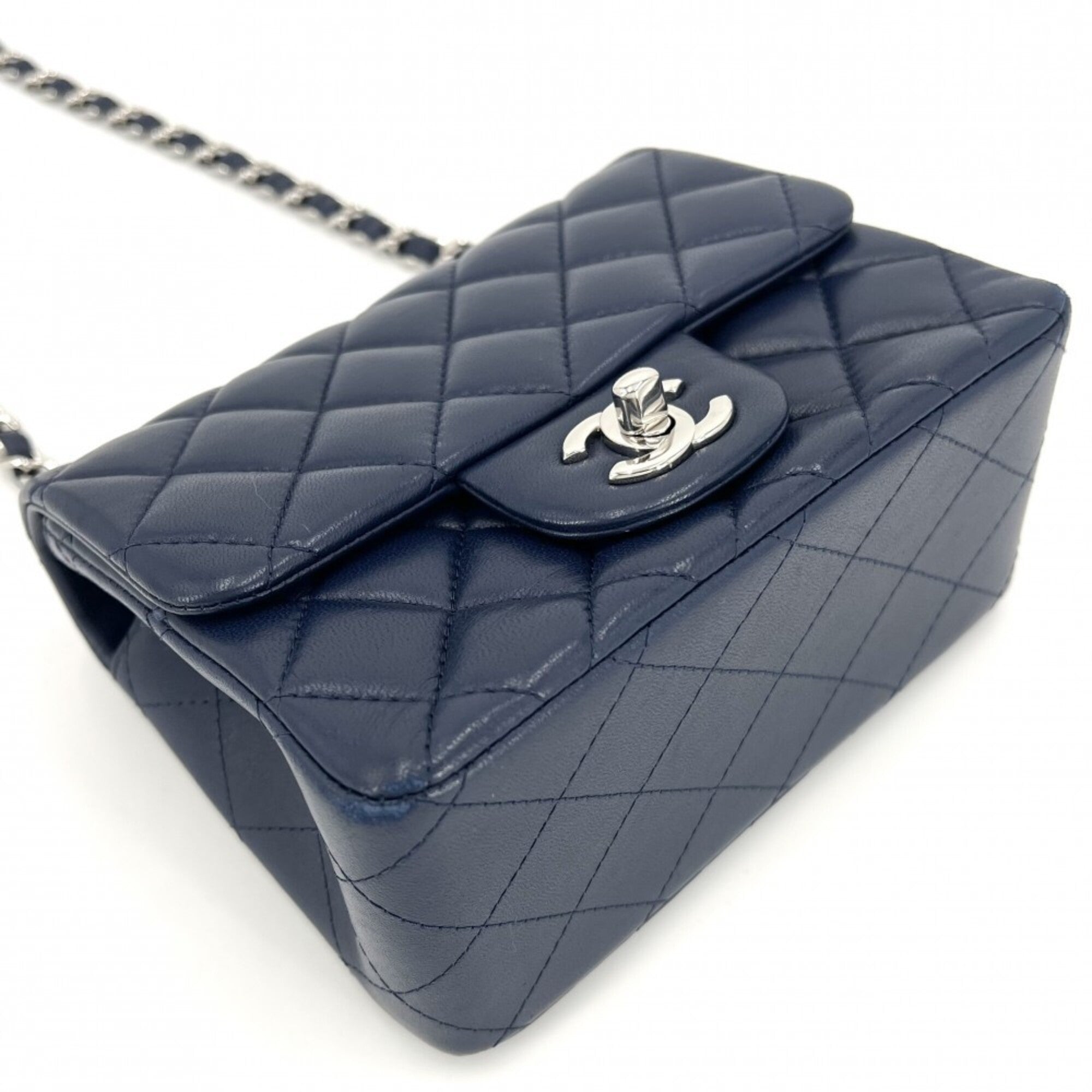 Chanel Blue Leather Shoulder Bag (Pre-Owned)