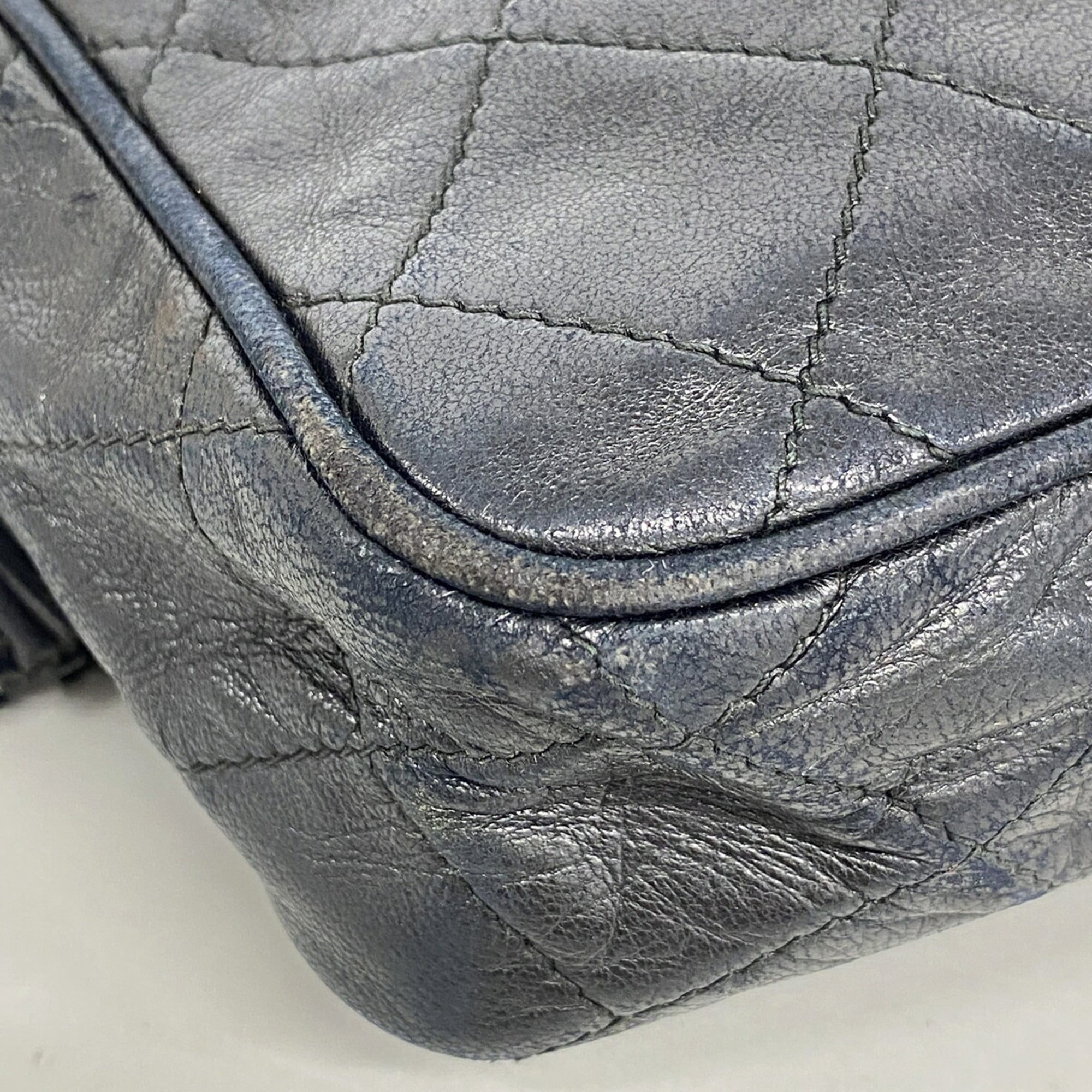 Chanel Black Leather Shoulder Bag (Pre-Owned)