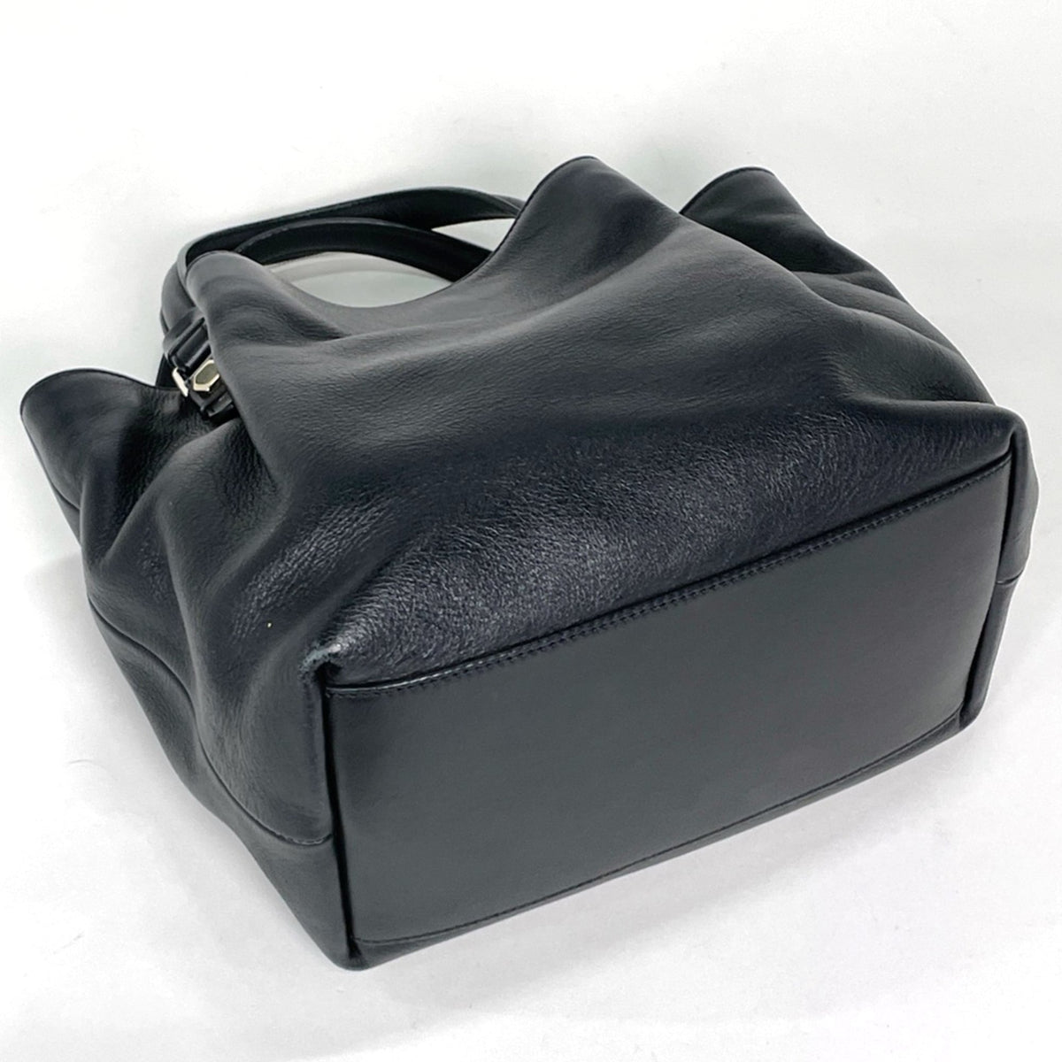Tod's Black Leather Handbag Shoulder Bag (Pre-Owned)